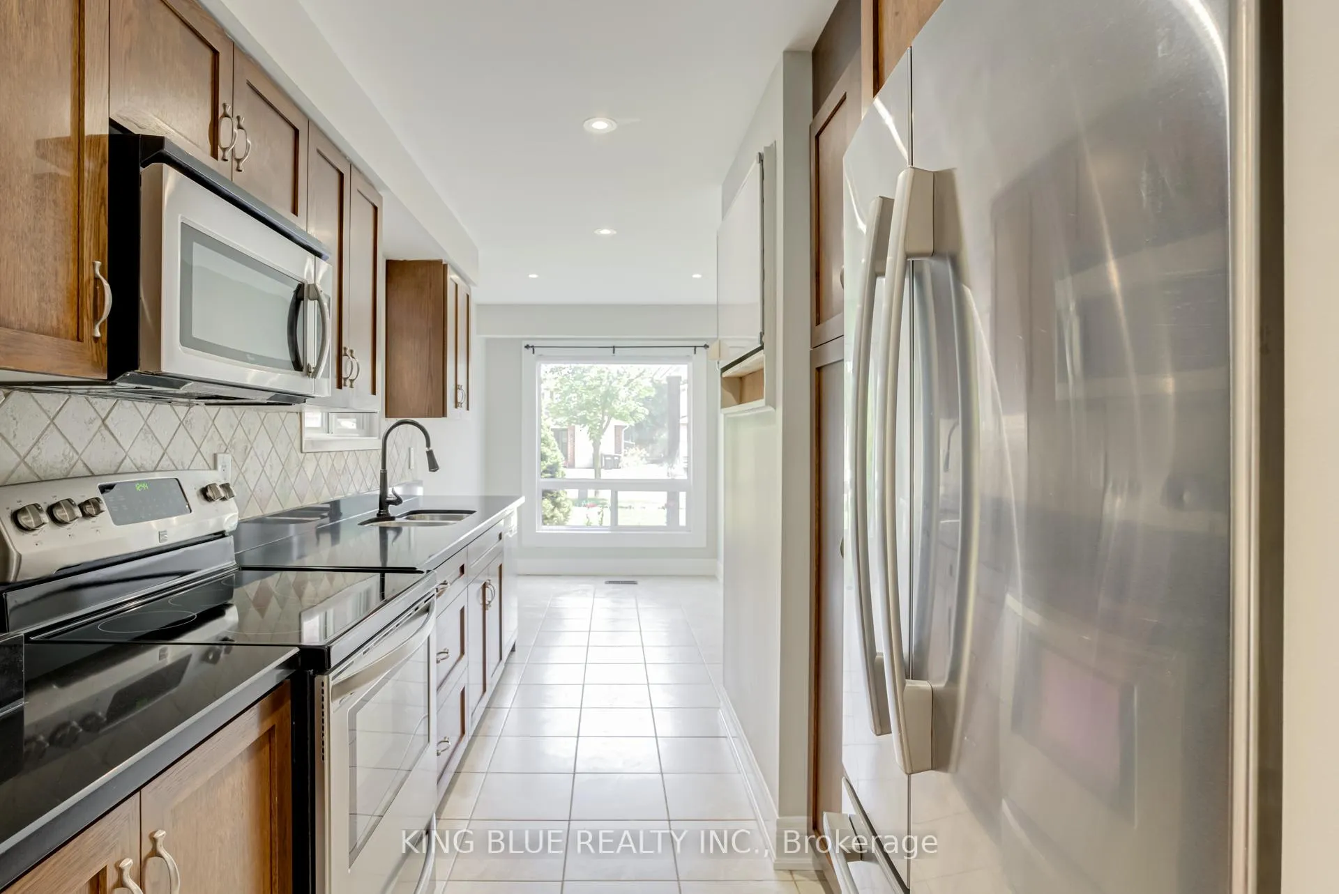 Photo 13 of 90 Daniele Avenue, New Tecumseth, Beeton — HOMEH