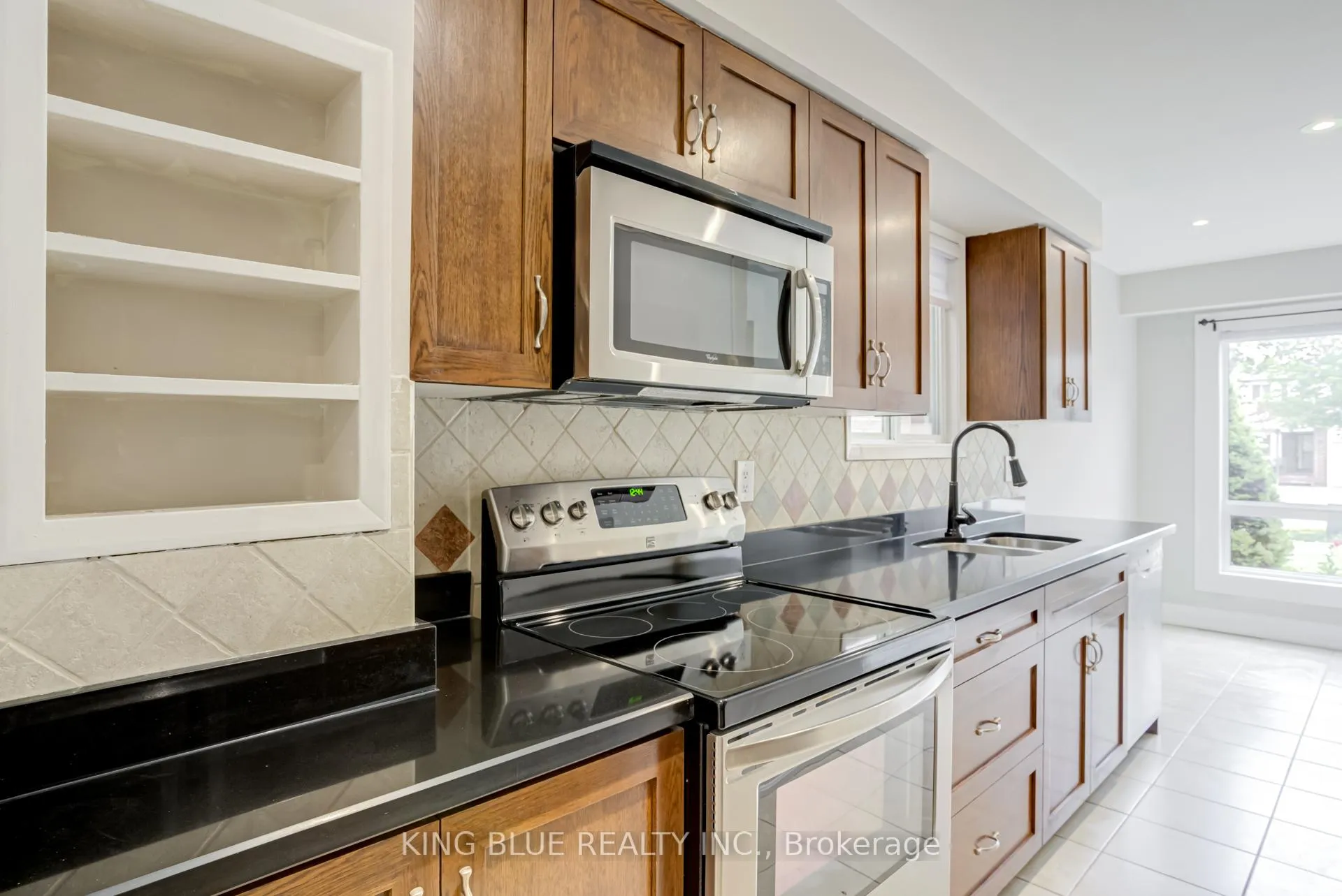 Photo 15 of 90 Daniele Avenue, New Tecumseth, Beeton — HOMEH