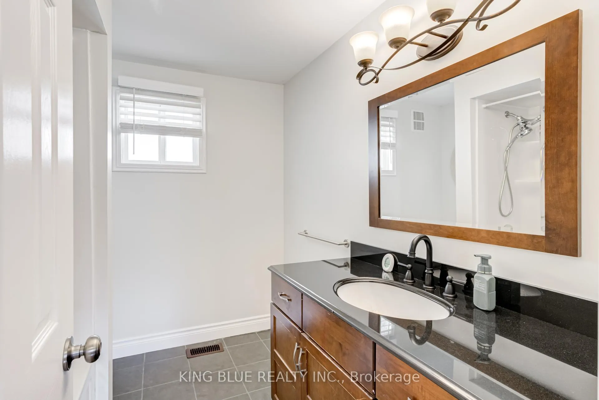 Photo 37 of 90 Daniele Avenue, New Tecumseth, Beeton — HOMEH