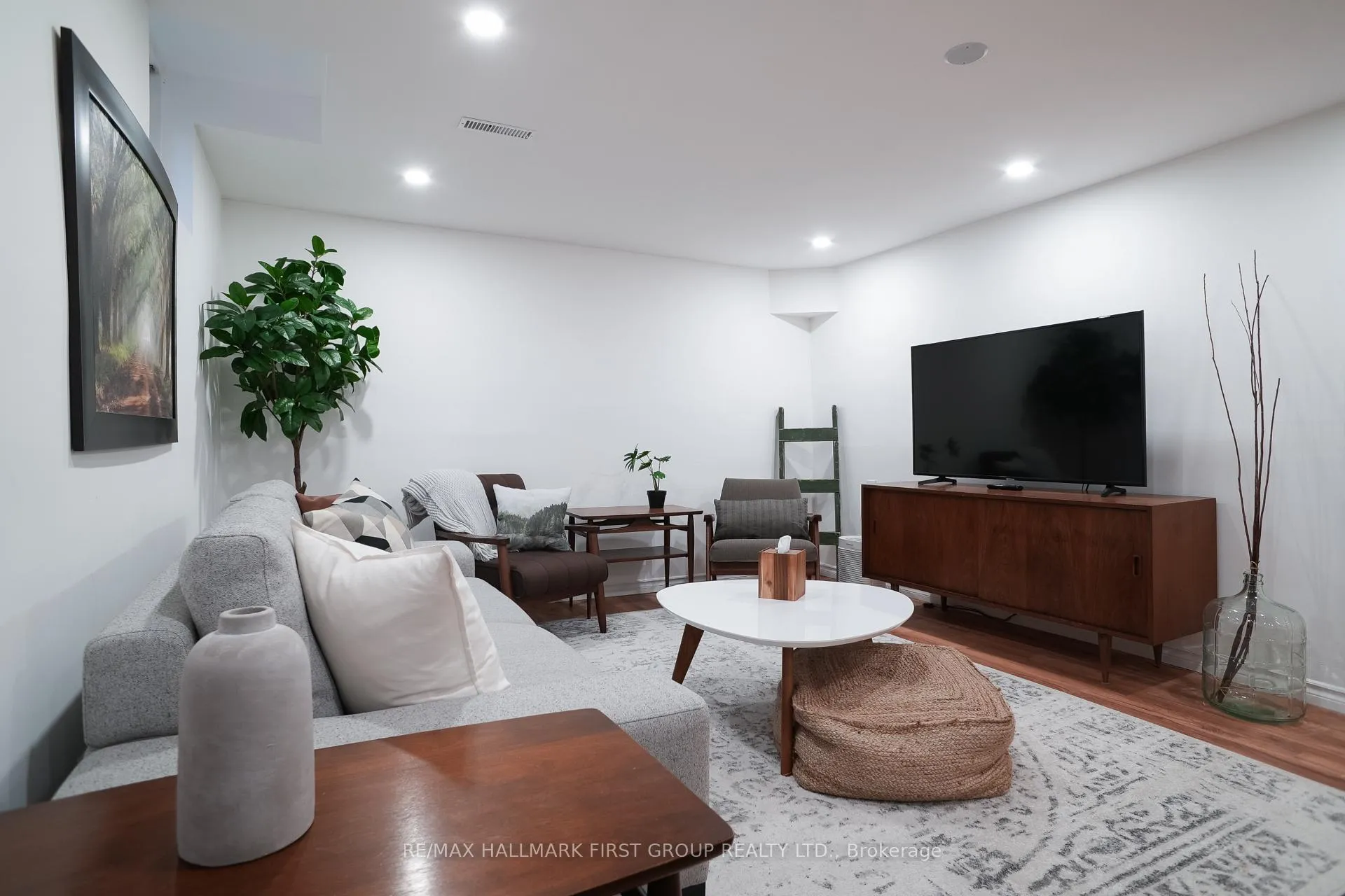 Photo 4 of Unit Lower, 764 Hampton Court, Pickering, West Shore — HOMEH