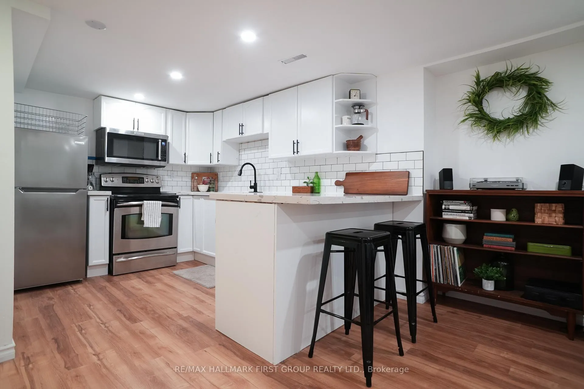 Photo 5 of Unit Lower, 764 Hampton Court, Pickering, West Shore — HOMEH