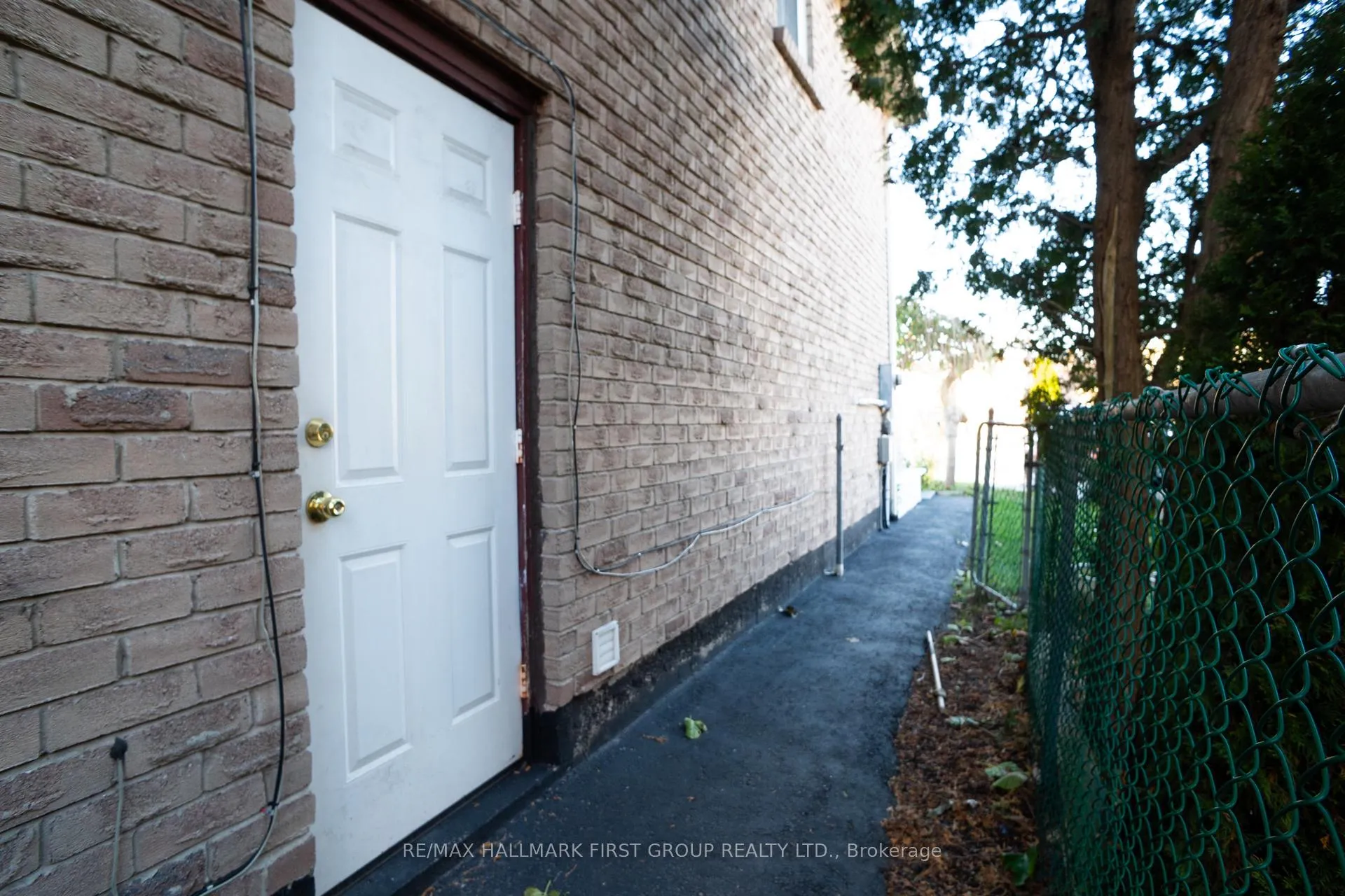 Photo 12 of Unit Lower, 764 Hampton Court, Pickering, West Shore — HOMEH