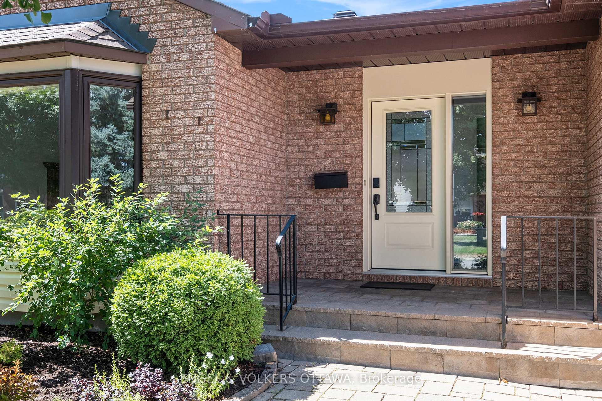 Photo 3 of 35 Pepperrall Crescent, Ottawa, Barrhaven - Heritage Park — HOMEH