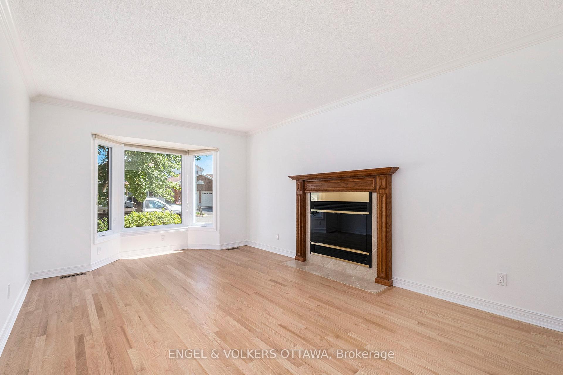 Photo 6 of 35 Pepperrall Crescent, Ottawa, Barrhaven - Heritage Park — HOMEH