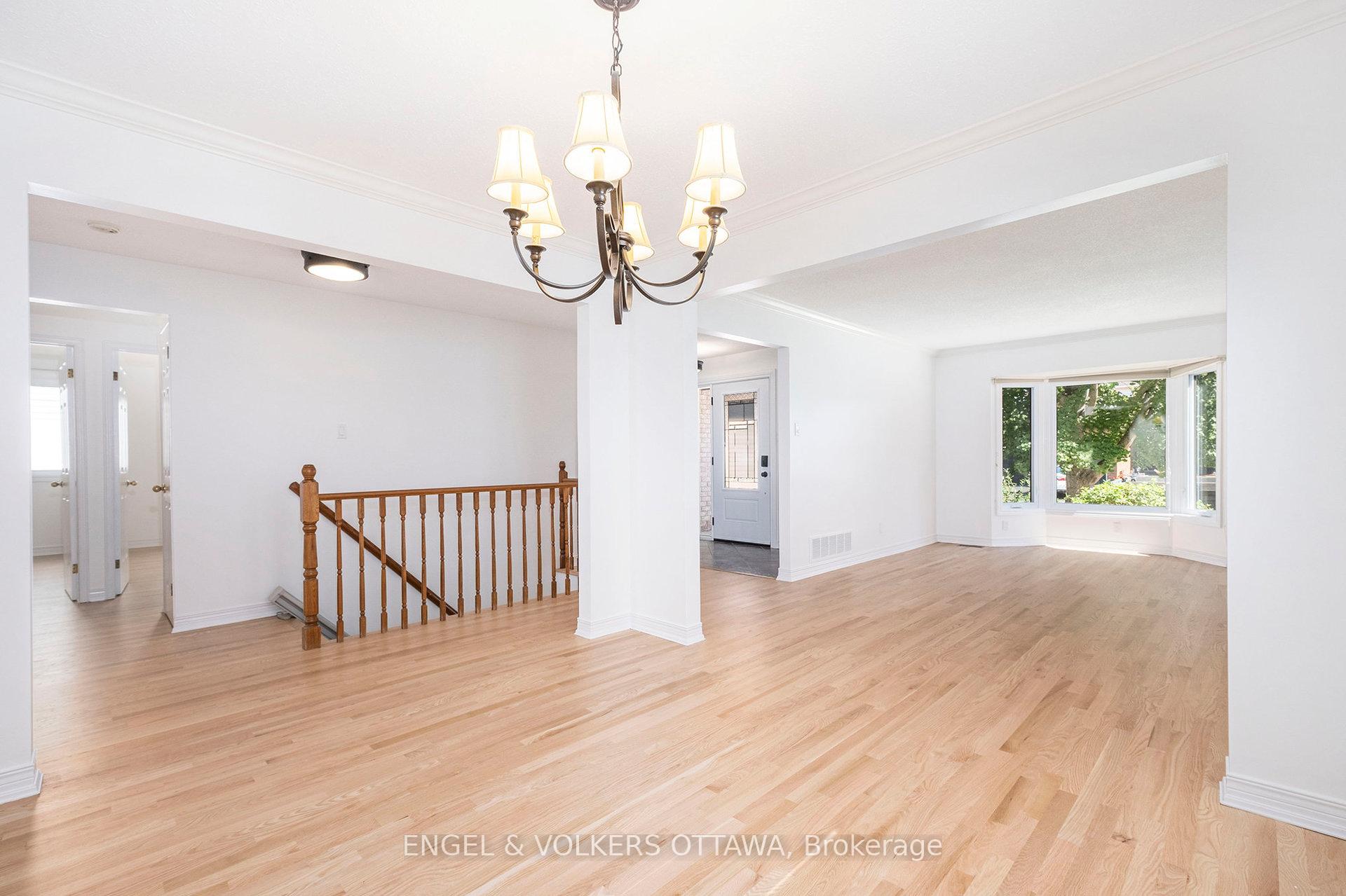 Photo 10 of 35 Pepperrall Crescent, Ottawa, Barrhaven - Heritage Park — HOMEH