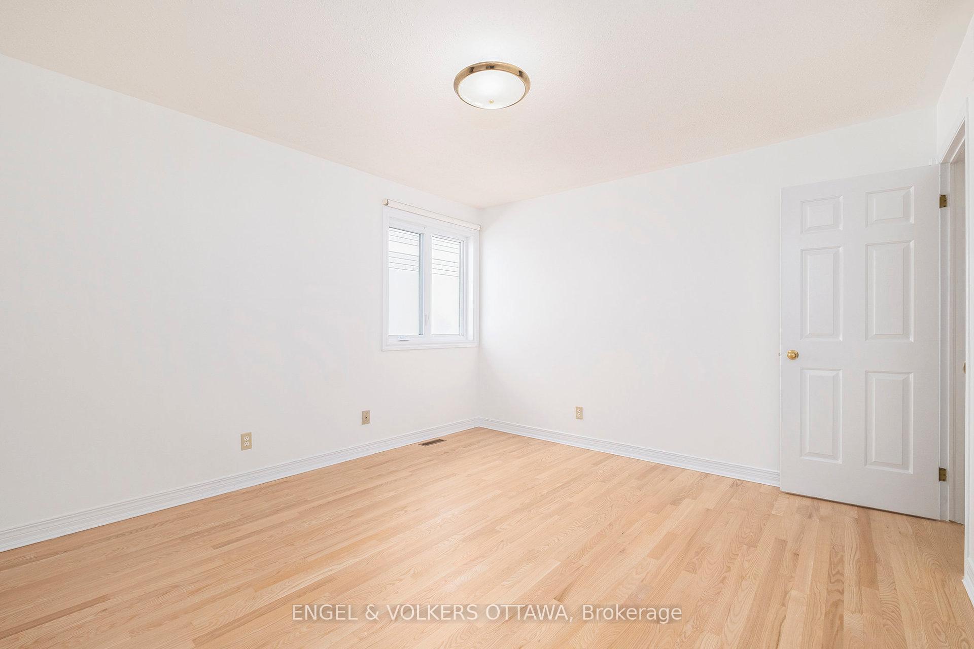 Photo 17 of 35 Pepperrall Crescent, Ottawa, Barrhaven - Heritage Park — HOMEH