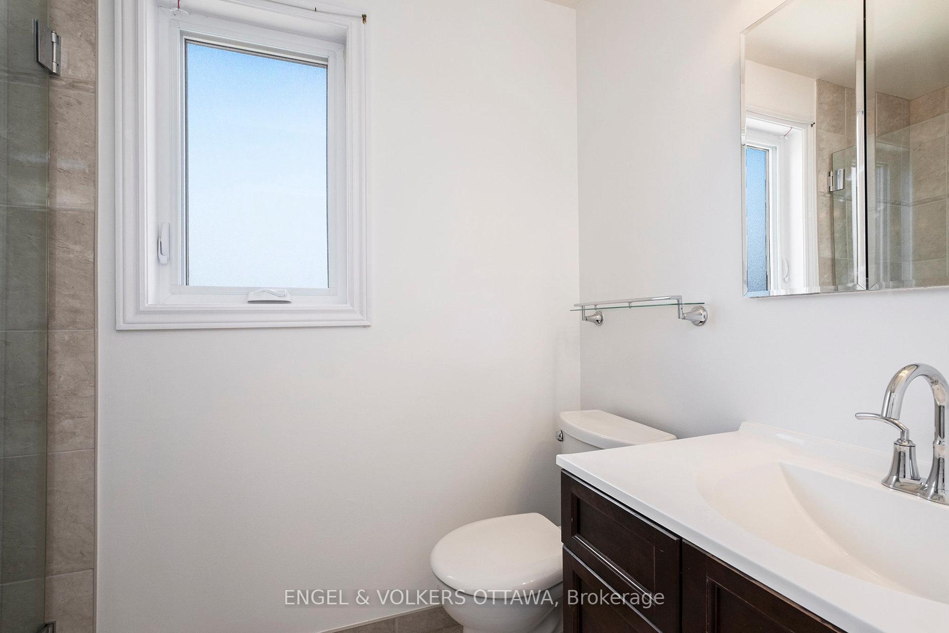 Photo 18 of 35 Pepperrall Crescent, Ottawa, Barrhaven - Heritage Park — HOMEH
