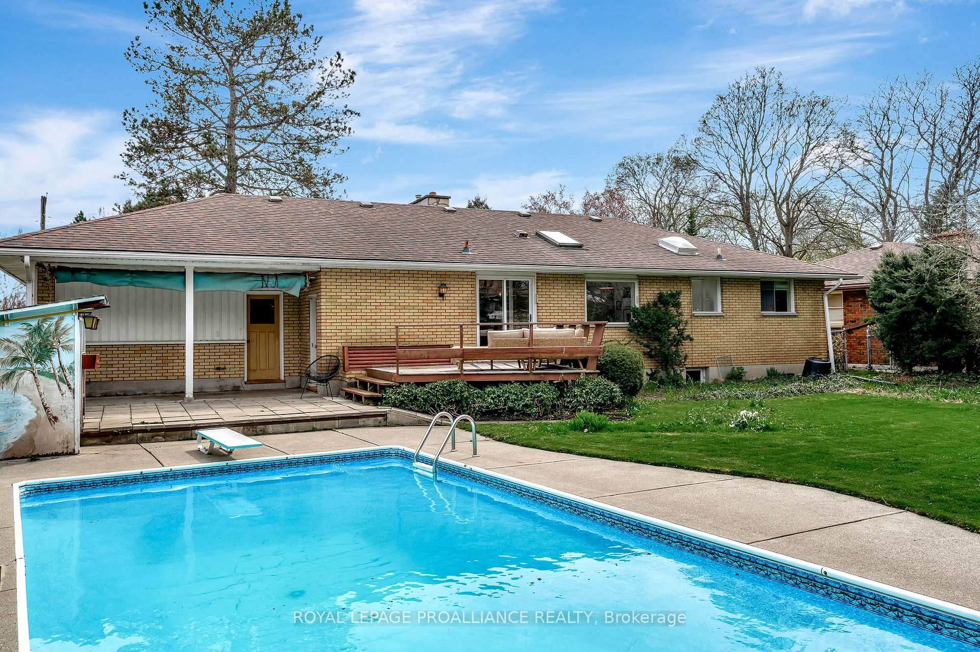 Photo 36 of 8 Sunset Drive, Belleville, Belleville Ward — HOMEH