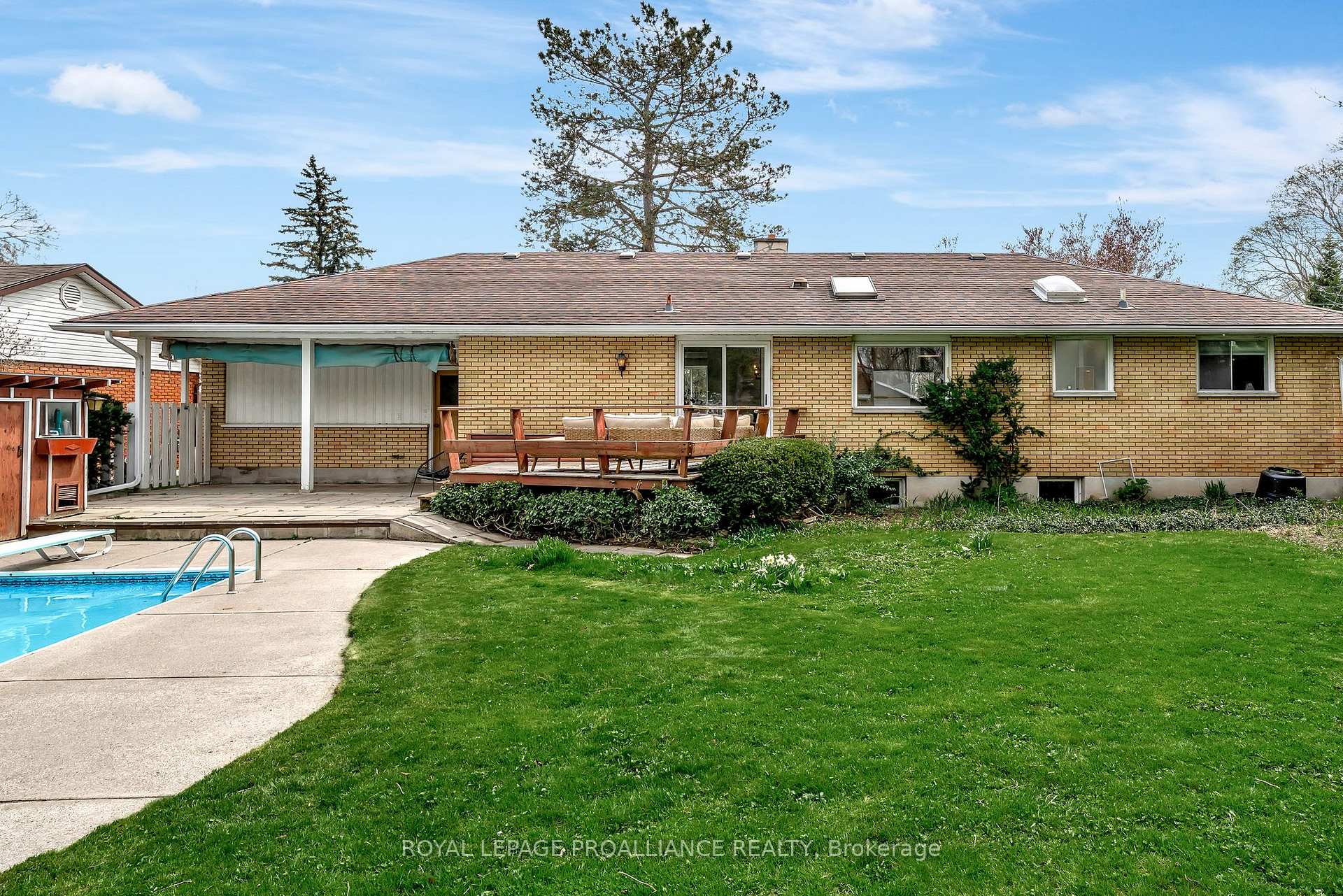 Photo 37 of 8 Sunset Drive, Belleville, Belleville Ward — HOMEH