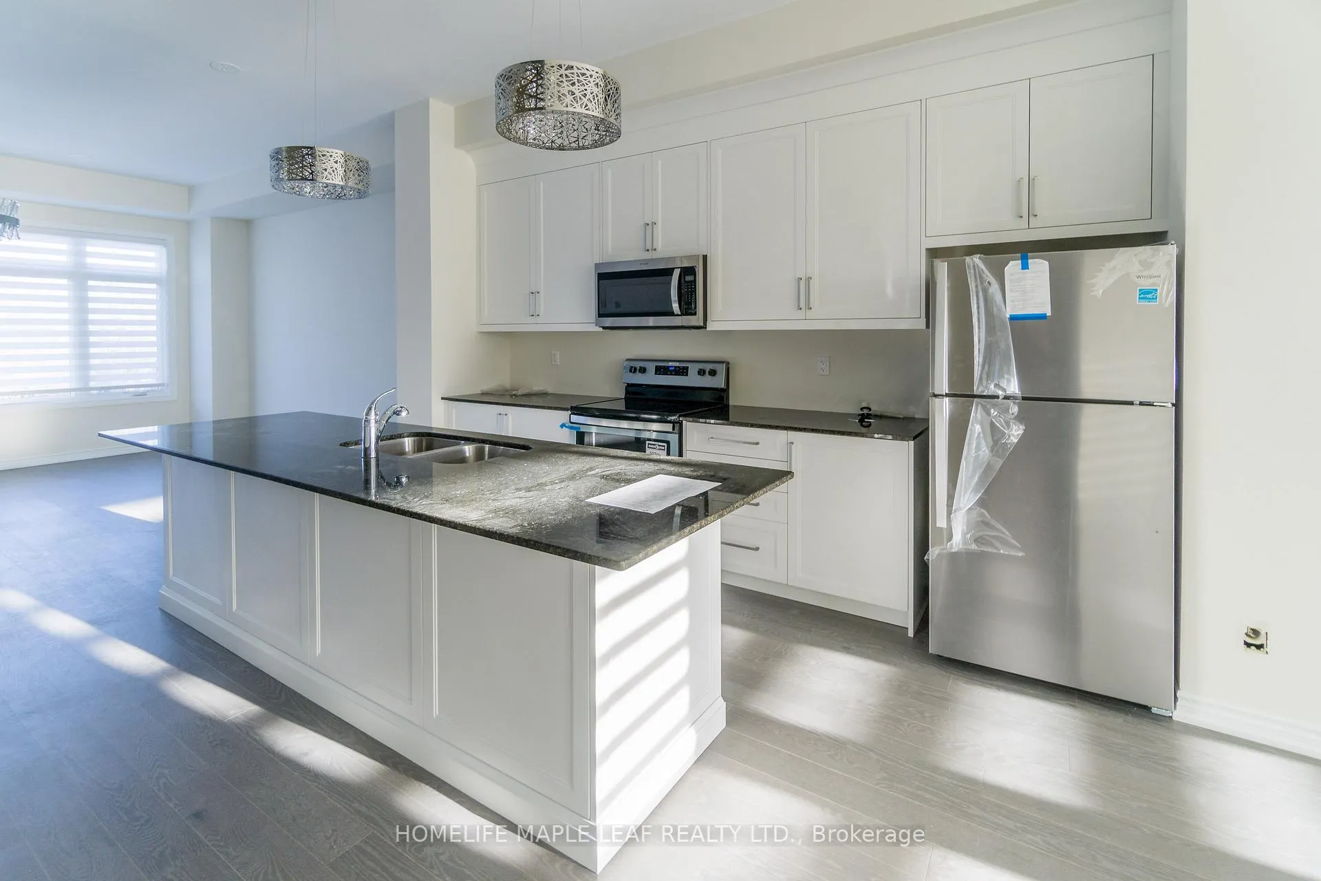Photo 3 of 94 Golden Trail, Vaughan, Patterson — HOMEH