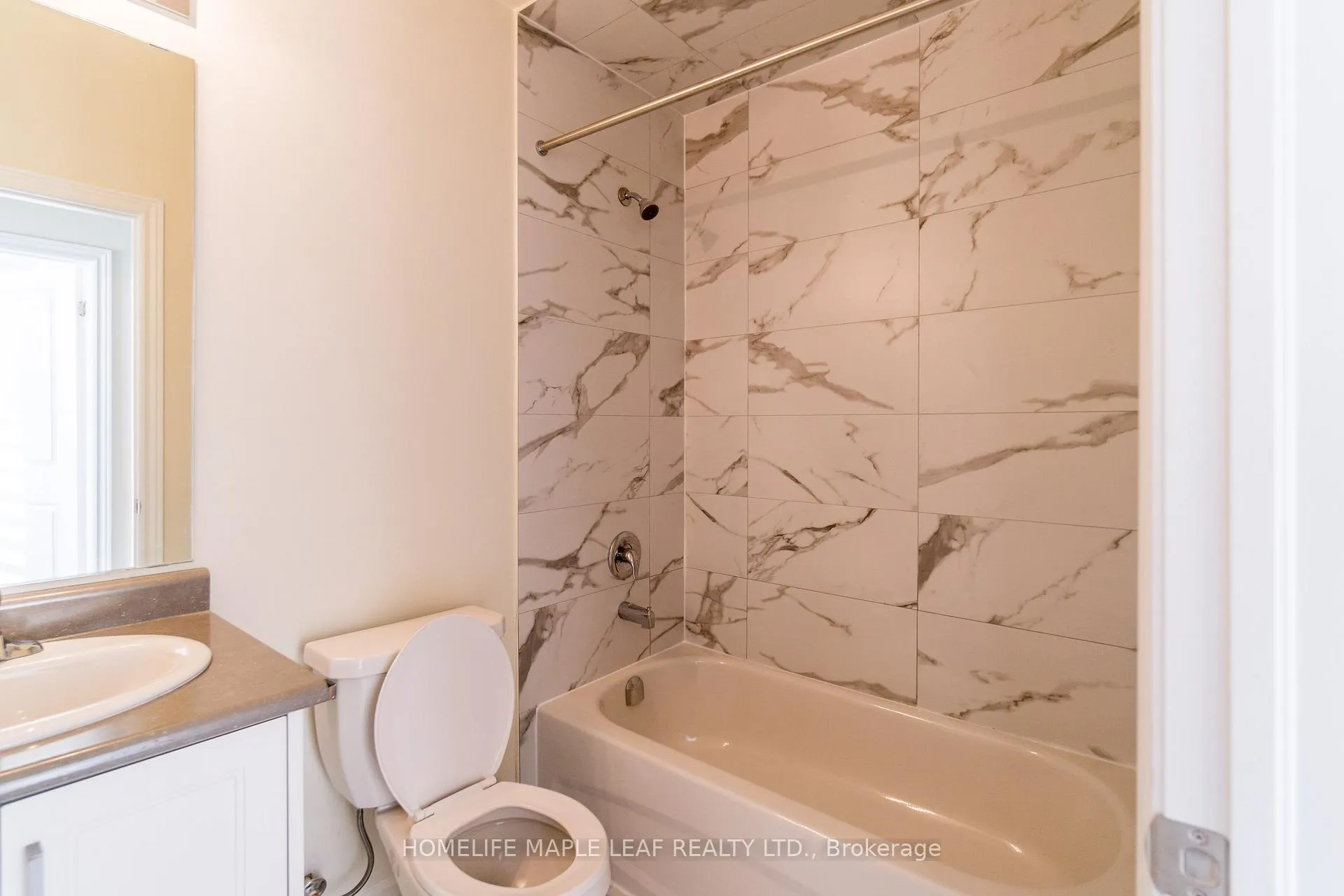 Photo 10 of 94 Golden Trail, Vaughan, Patterson — HOMEH