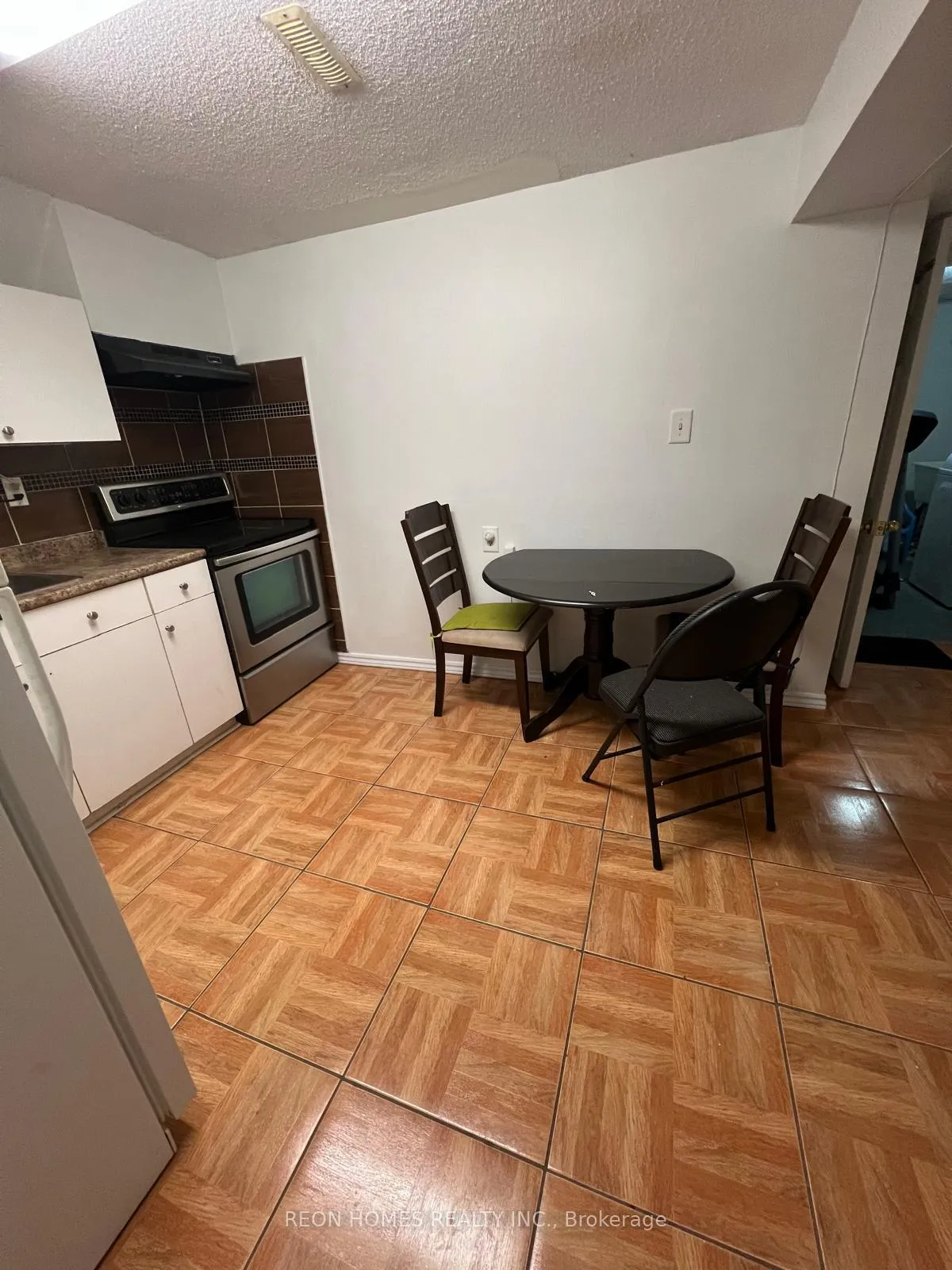 Photo 4 of Unit (Bsmt), 225 Woodhall Road, Markham, Milliken Mills East — HOMEH