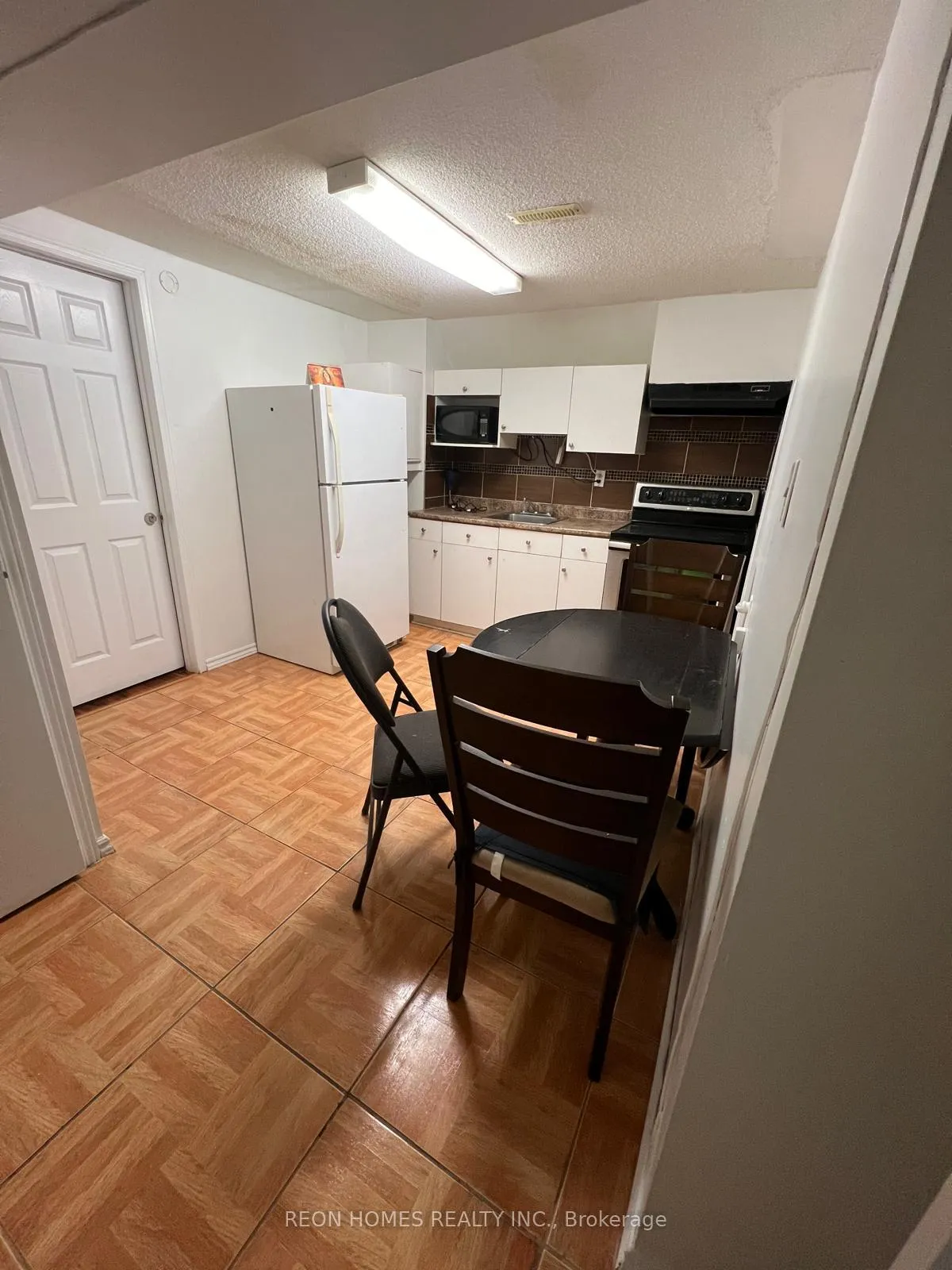 Photo 7 of Unit (Bsmt), 225 Woodhall Road, Markham, Milliken Mills East — HOMEH
