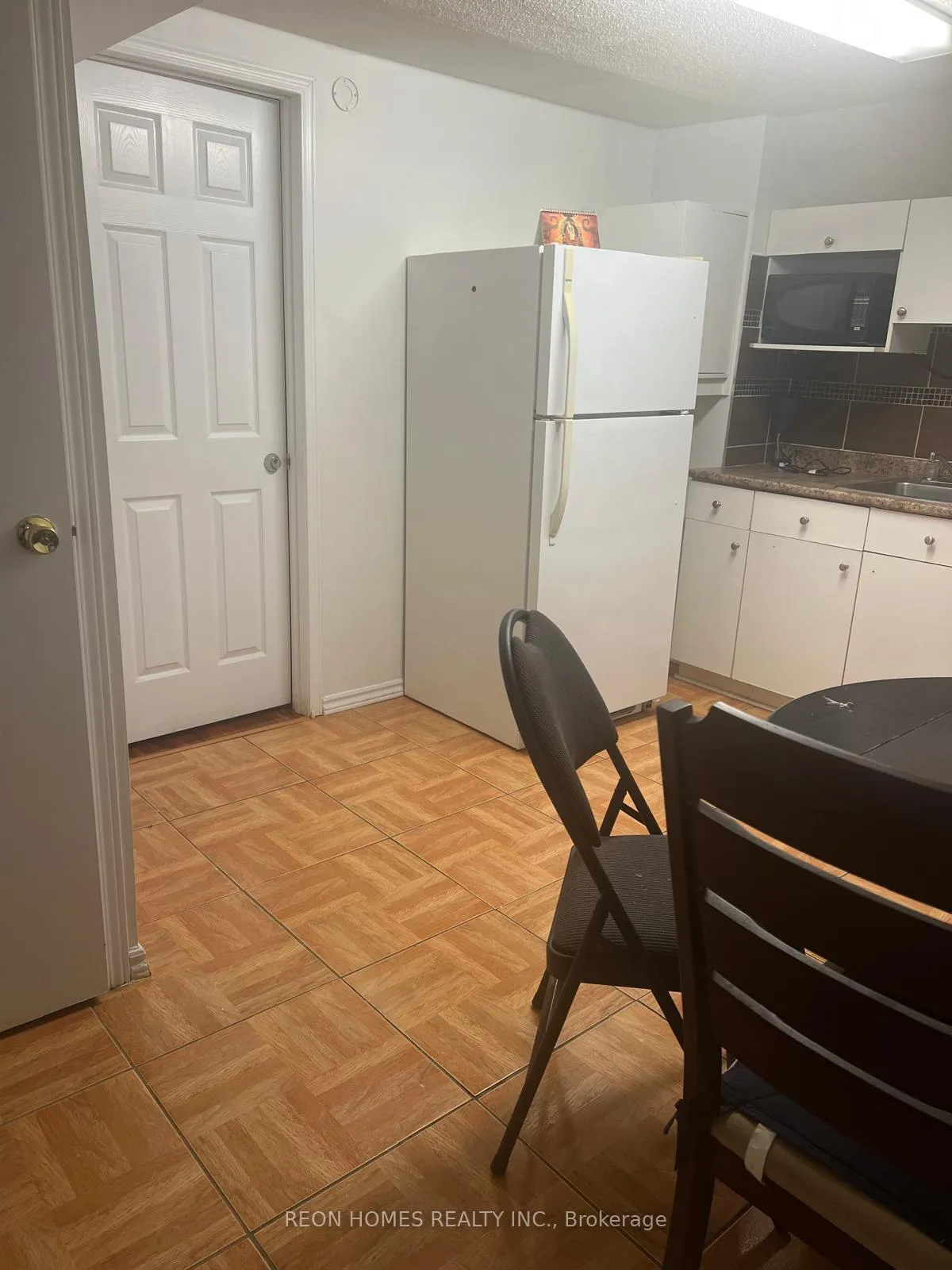 Photo 8 of Unit (Bsmt), 225 Woodhall Road, Markham, Milliken Mills East — HOMEH