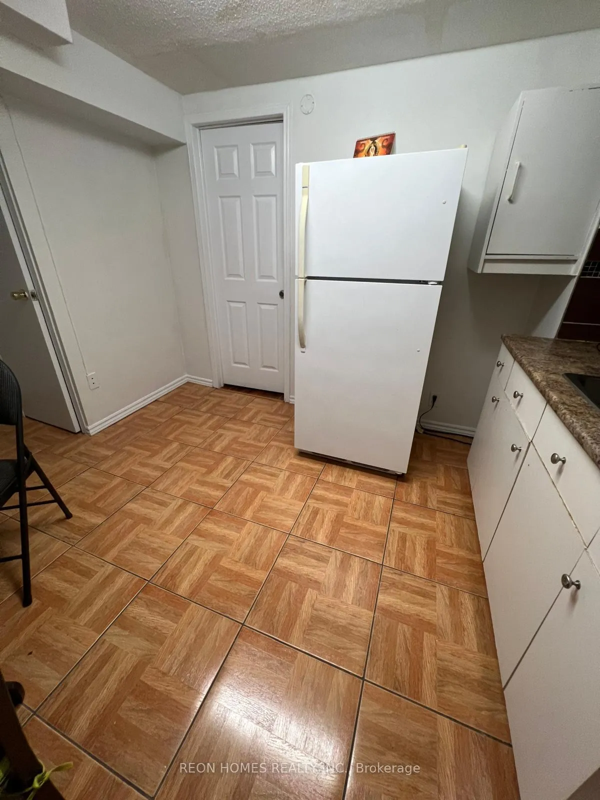 Photo 9 of Unit (Bsmt), 225 Woodhall Road, Markham, Milliken Mills East — HOMEH