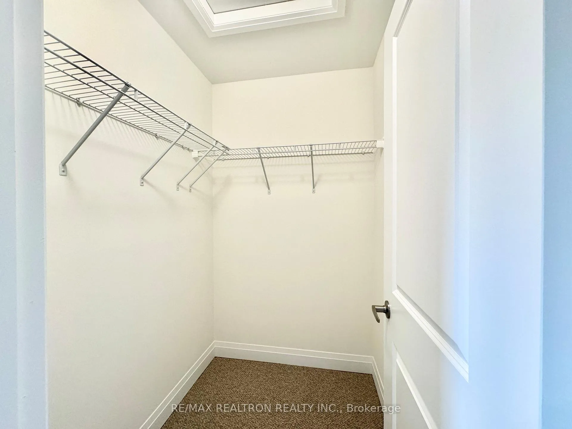 Photo 11 of 45 McConaghy Court, Vaughan, Maple — HOMEH