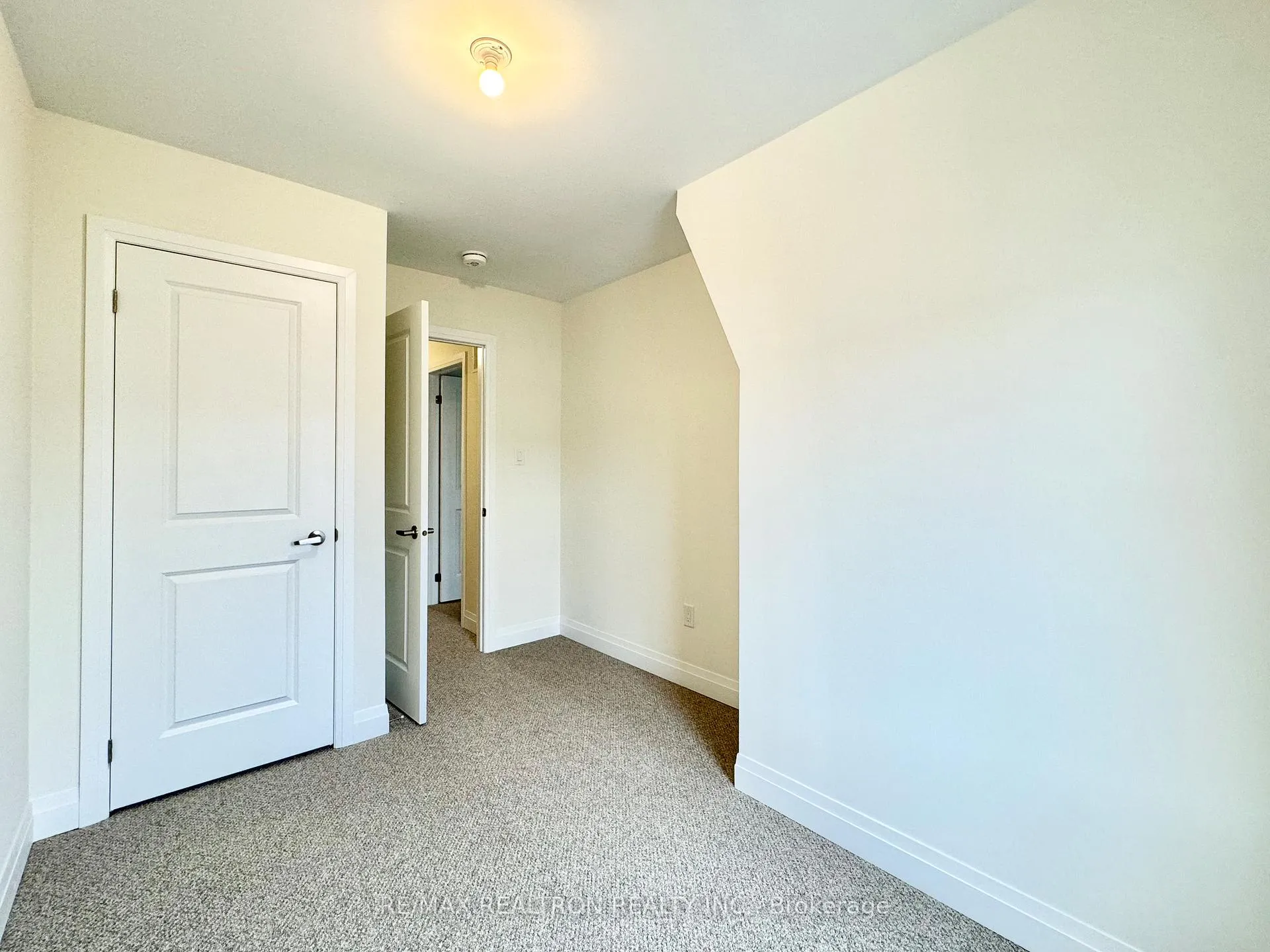 Photo 16 of 45 McConaghy Court, Vaughan, Maple — HOMEH
