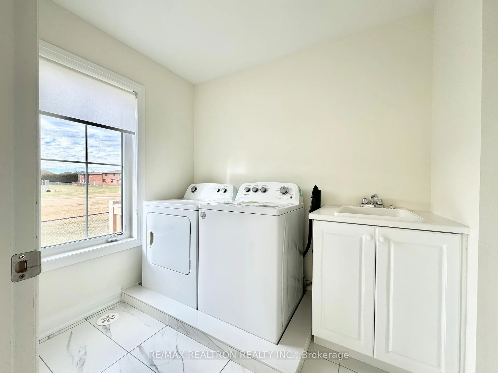 Photo 17 of 45 McConaghy Court, Vaughan, Maple — HOMEH