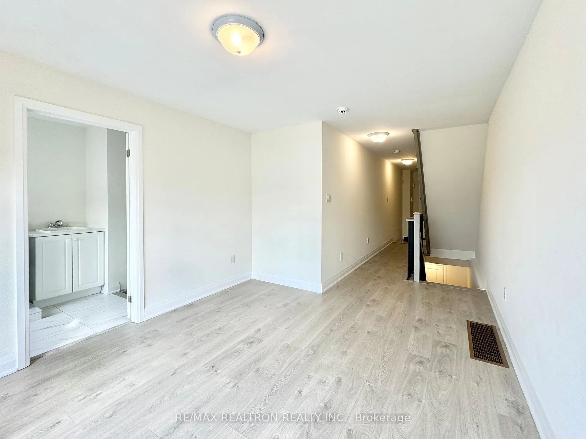 Photo 18 of 45 McConaghy Court, Vaughan, Maple — HOMEH
