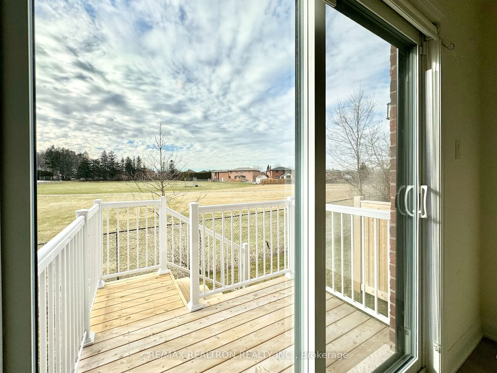 Photo 19 of 45 McConaghy Court, Vaughan, Maple — HOMEH