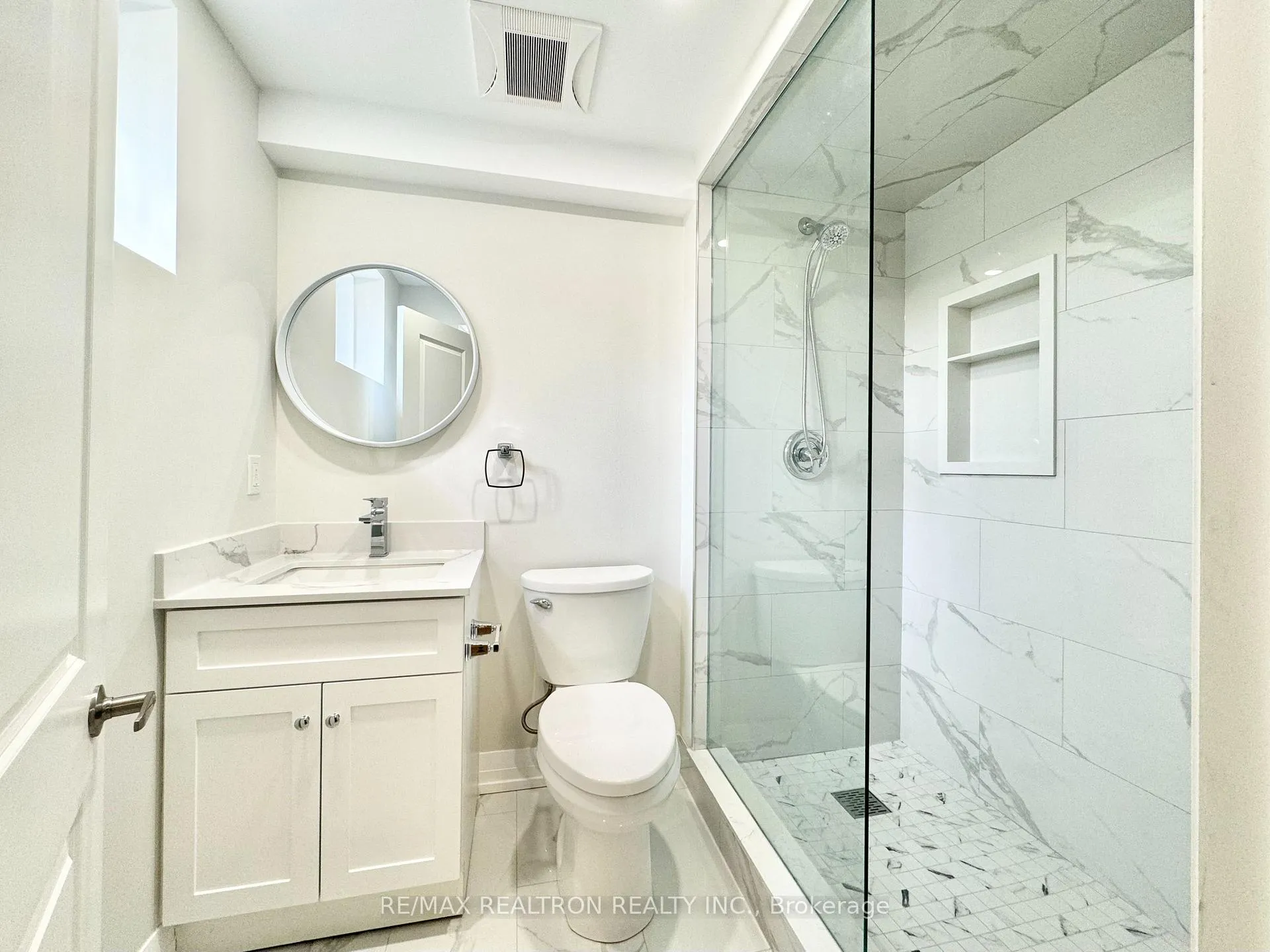 Photo 20 of 45 McConaghy Court, Vaughan, Maple — HOMEH