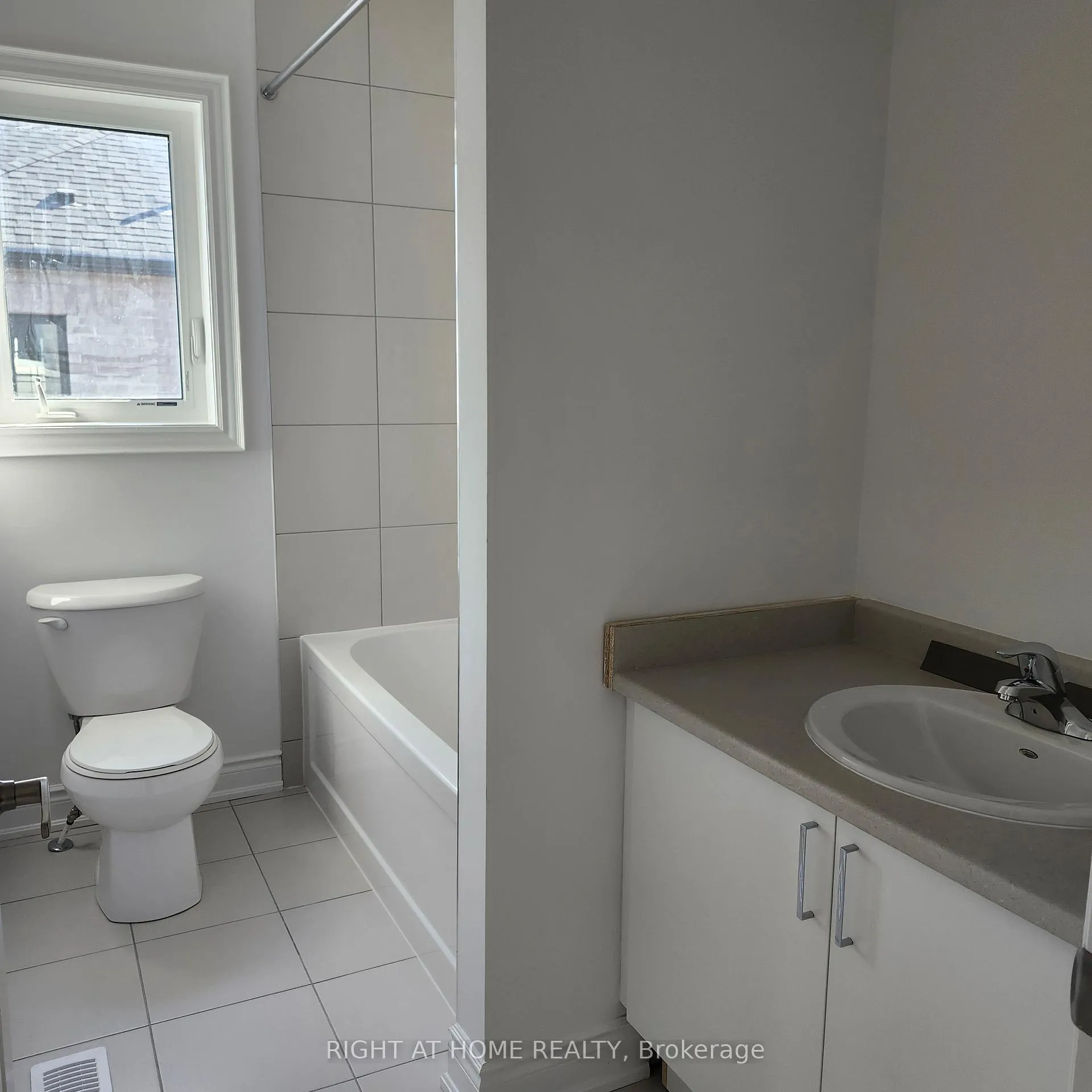 Photo 11 of 55 Amber Drive, Wasaga Beach — HOMEH