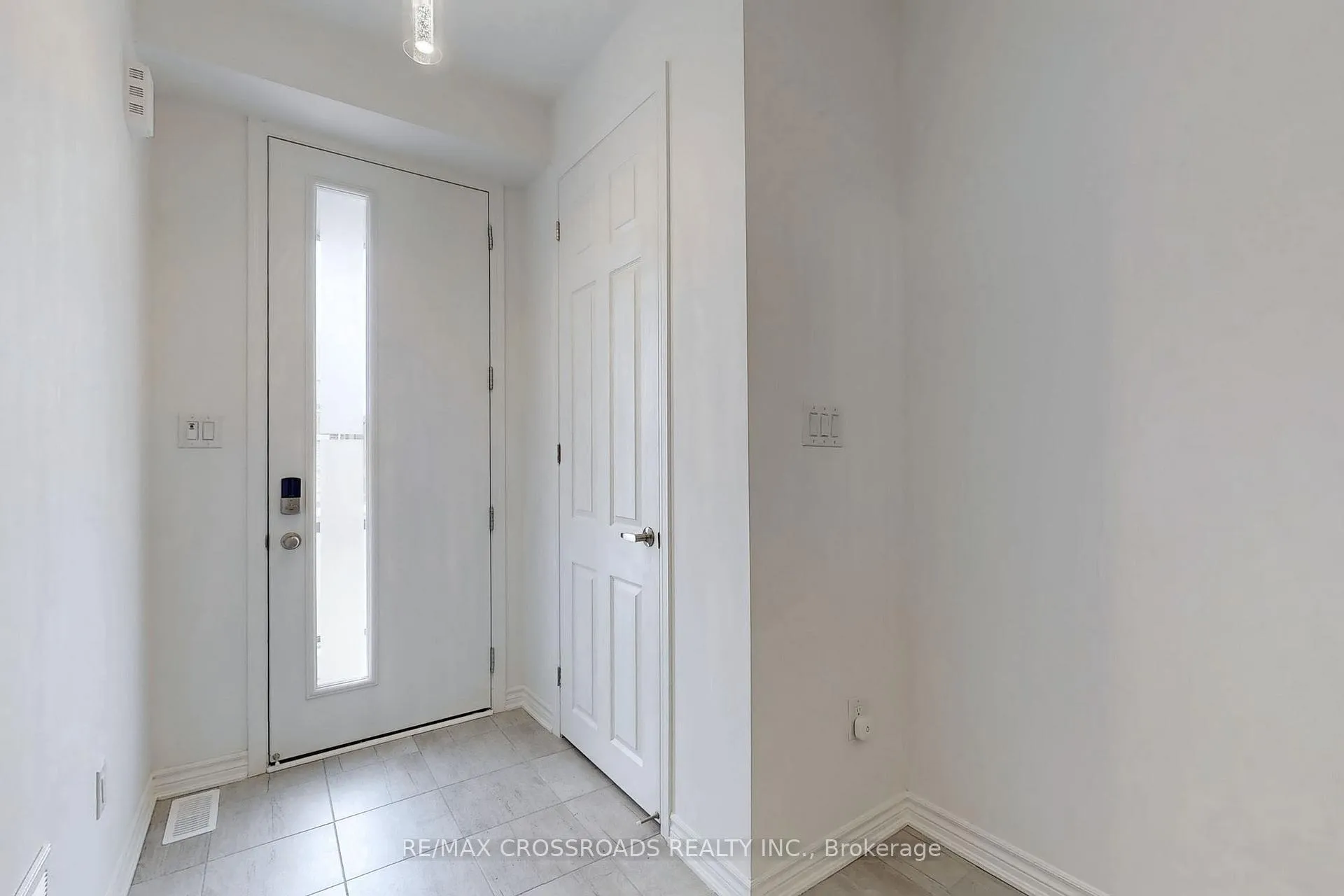 Photo 4 of 269 Stony Hill Boulevard, Markham, Rural Markham — HOMEH