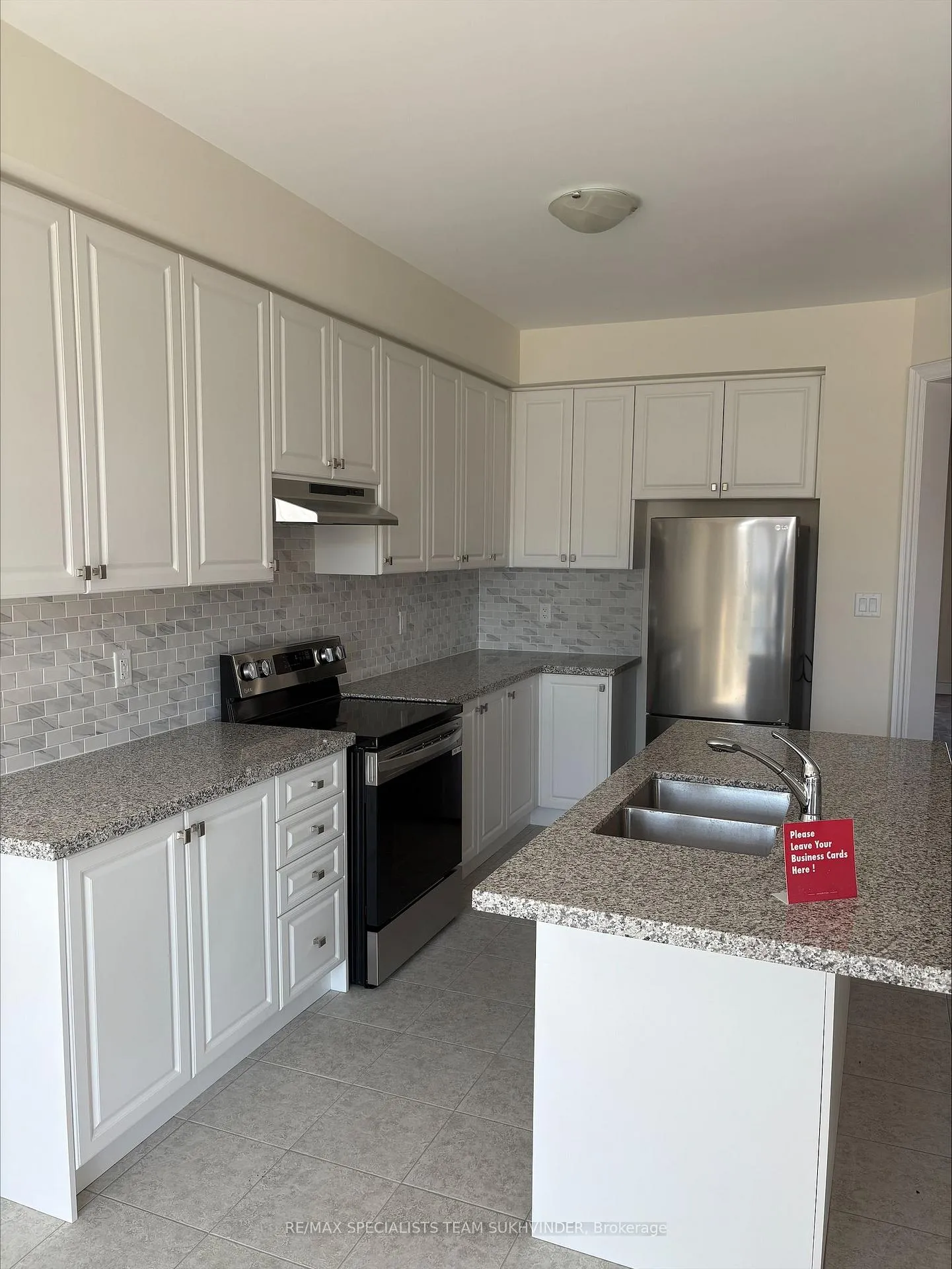 Photo 3 of 117 Kennedy Boulevard, New Tecumseth, Alliston — HOMEH