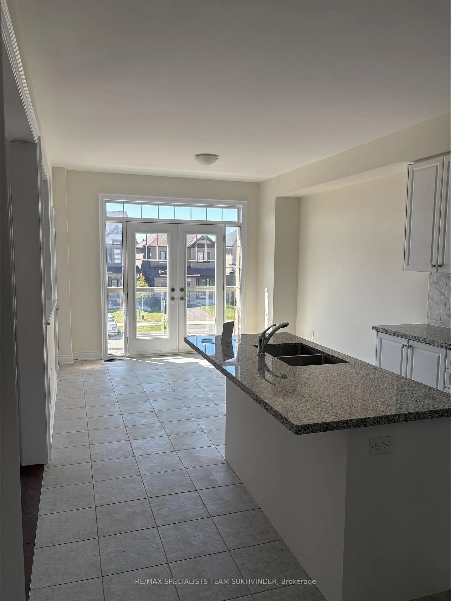 Photo 4 of 117 Kennedy Boulevard, New Tecumseth, Alliston — HOMEH