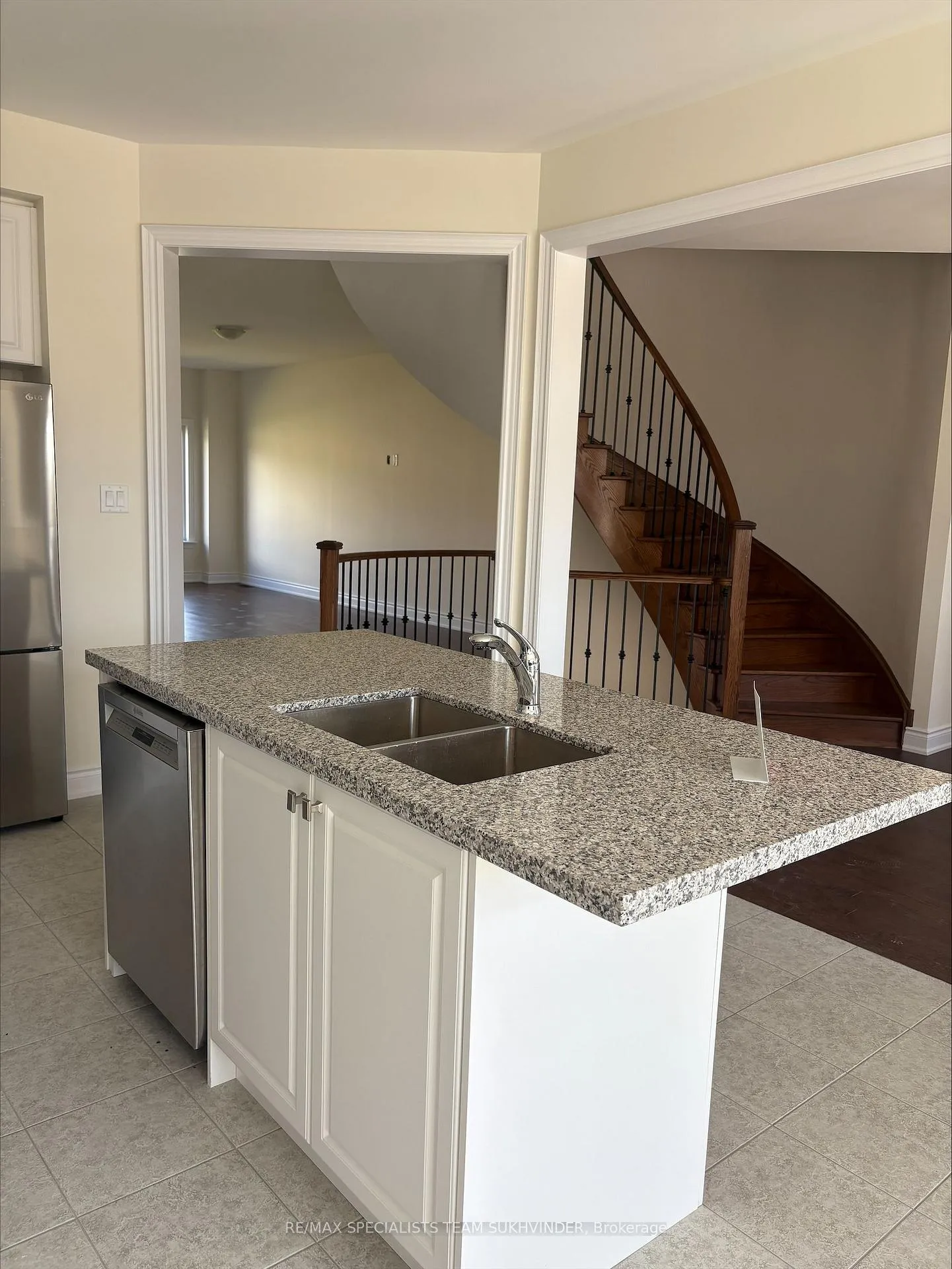 Photo 5 of 117 Kennedy Boulevard, New Tecumseth, Alliston — HOMEH