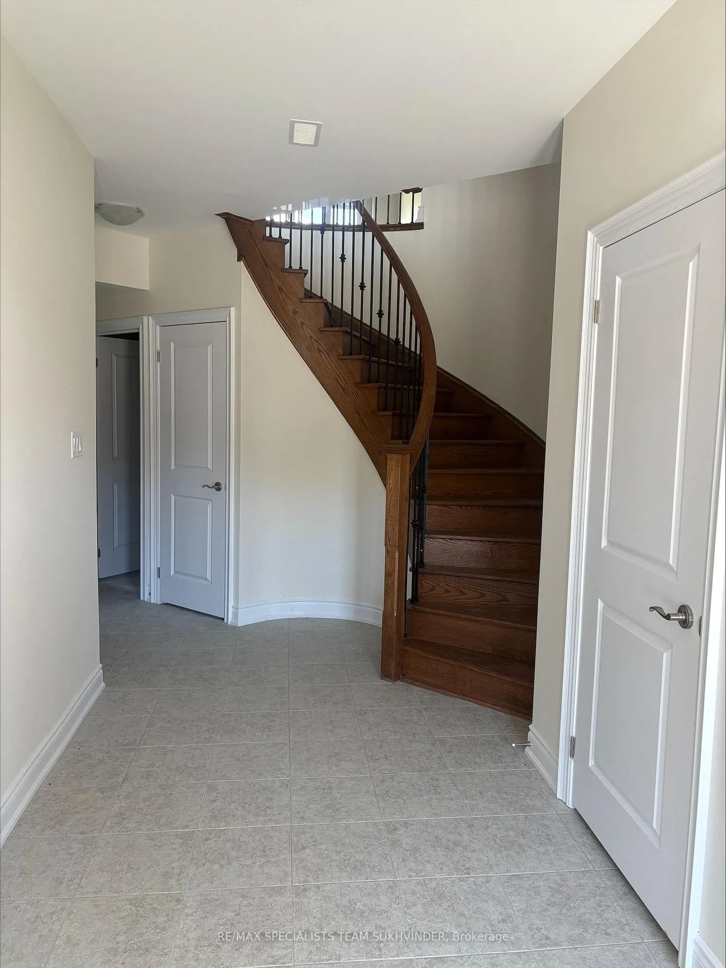 Photo 6 of 117 Kennedy Boulevard, New Tecumseth, Alliston — HOMEH