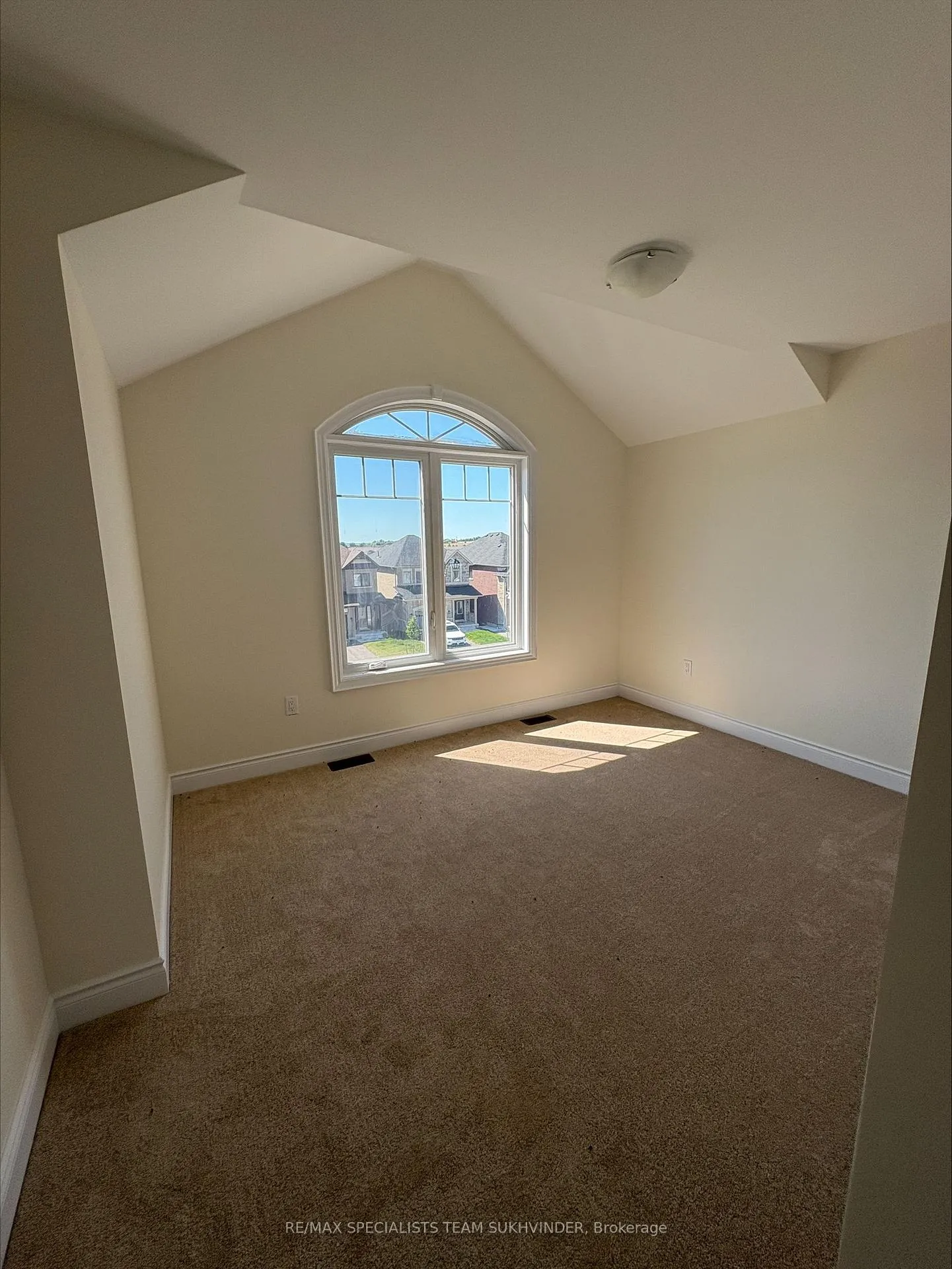 Photo 7 of 117 Kennedy Boulevard, New Tecumseth, Alliston — HOMEH
