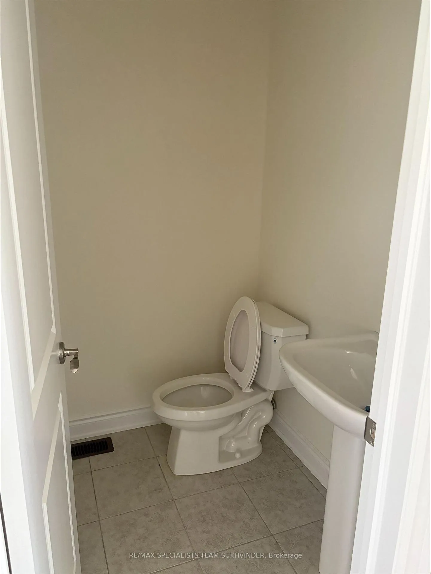 Photo 9 of 117 Kennedy Boulevard, New Tecumseth, Alliston — HOMEH
