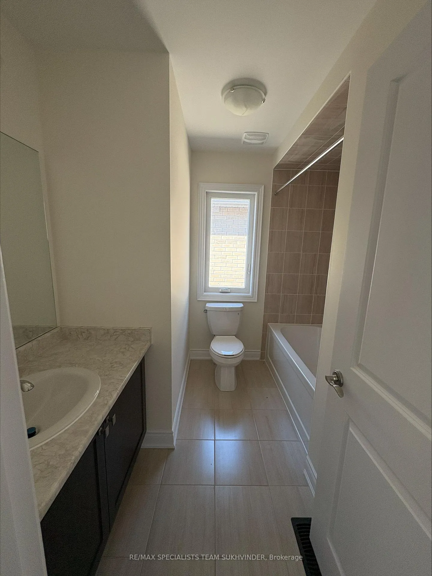 Photo 13 of 117 Kennedy Boulevard, New Tecumseth, Alliston — HOMEH