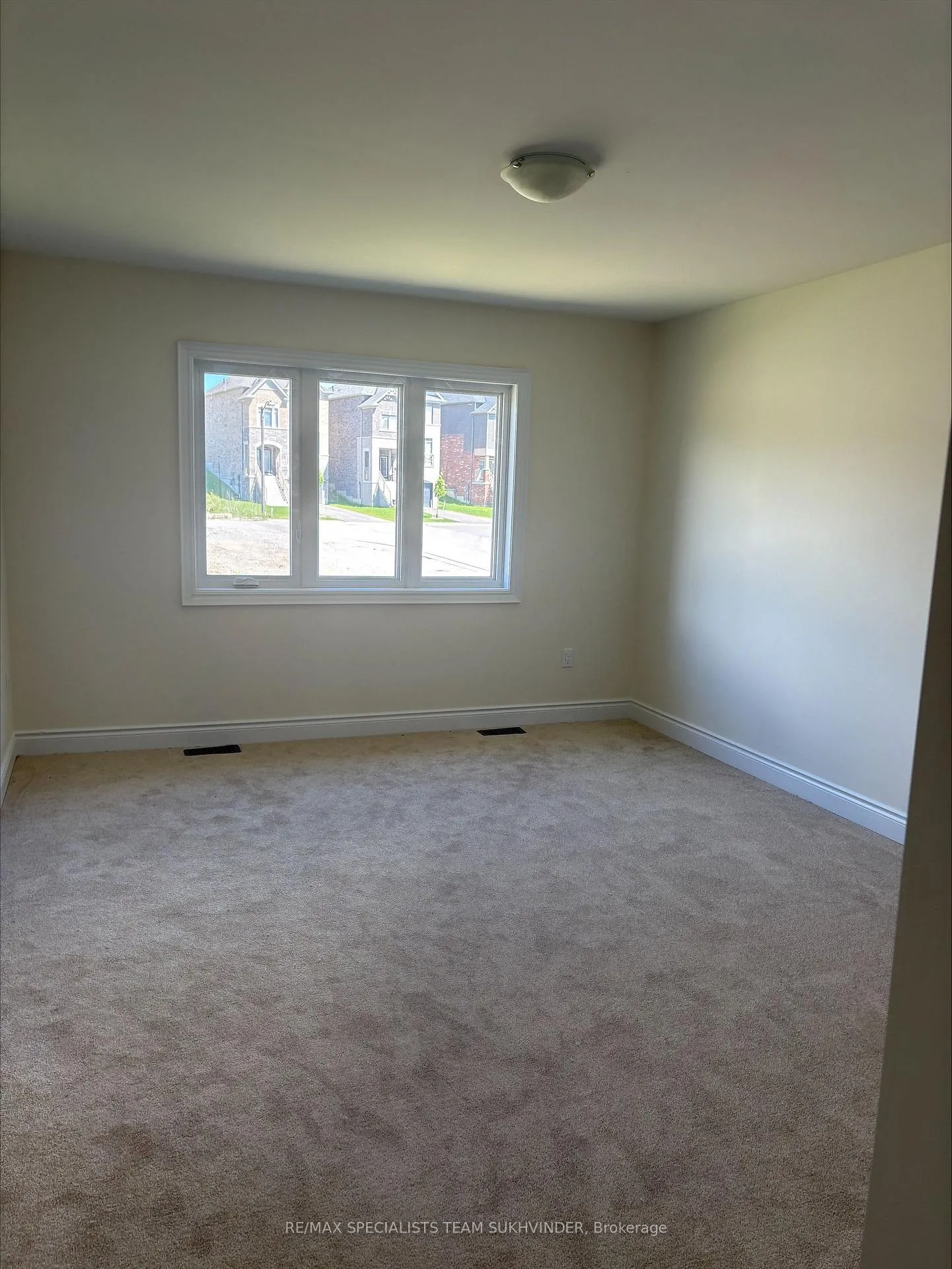 Photo 16 of 117 Kennedy Boulevard, New Tecumseth, Alliston — HOMEH