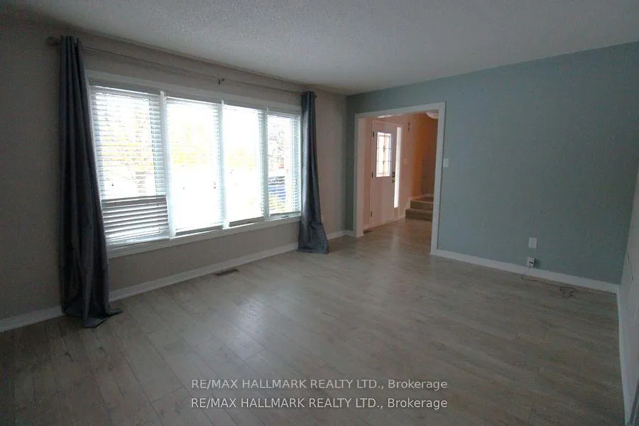 Photo 2 of 20 Brown Street, Barrie, Ardagh — HOMEH