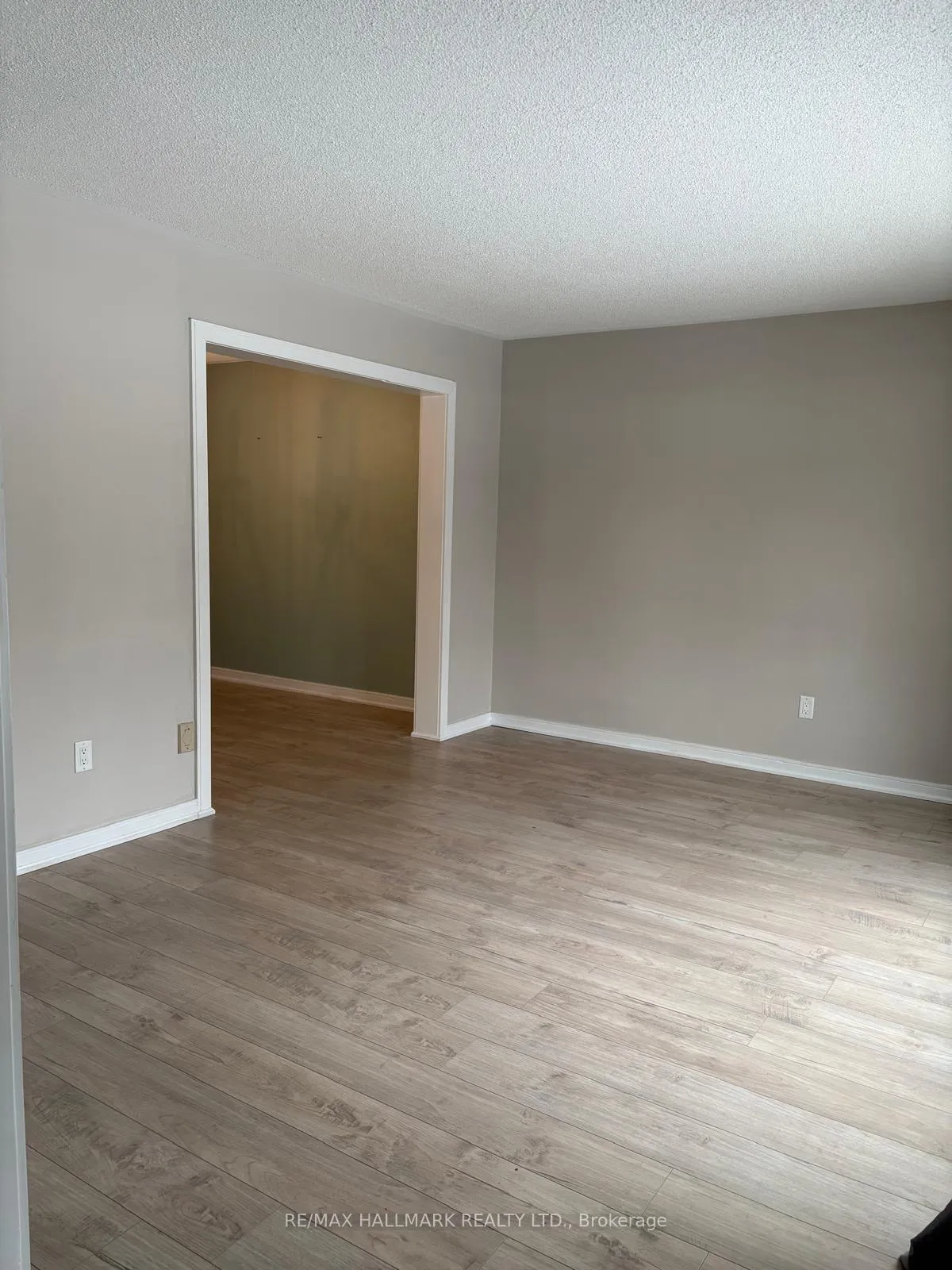 Photo 6 of 20 Brown Street, Barrie, Ardagh — HOMEH