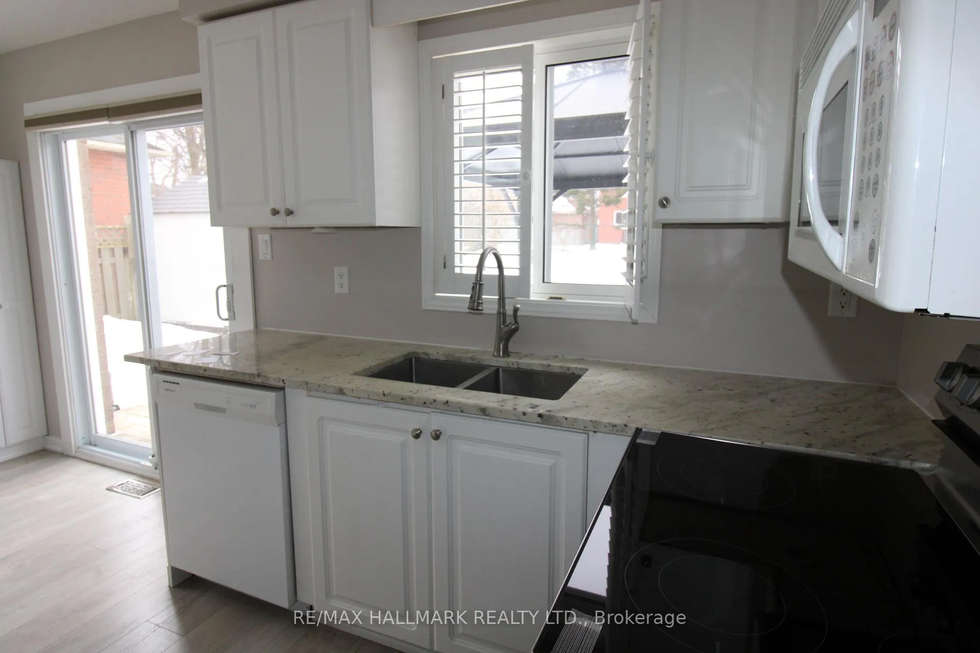 Photo 7 of 20 Brown Street, Barrie, Ardagh — HOMEH