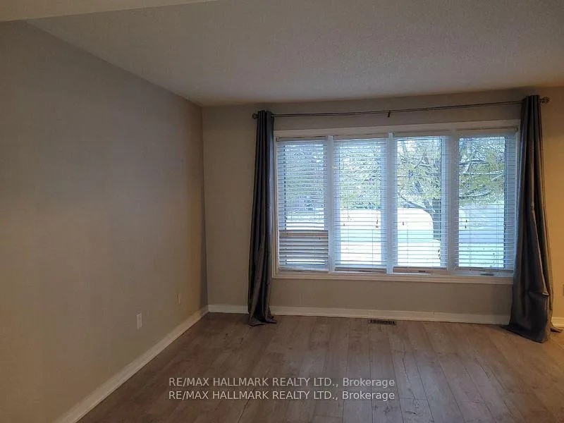Photo 8 of 20 Brown Street, Barrie, Ardagh — HOMEH