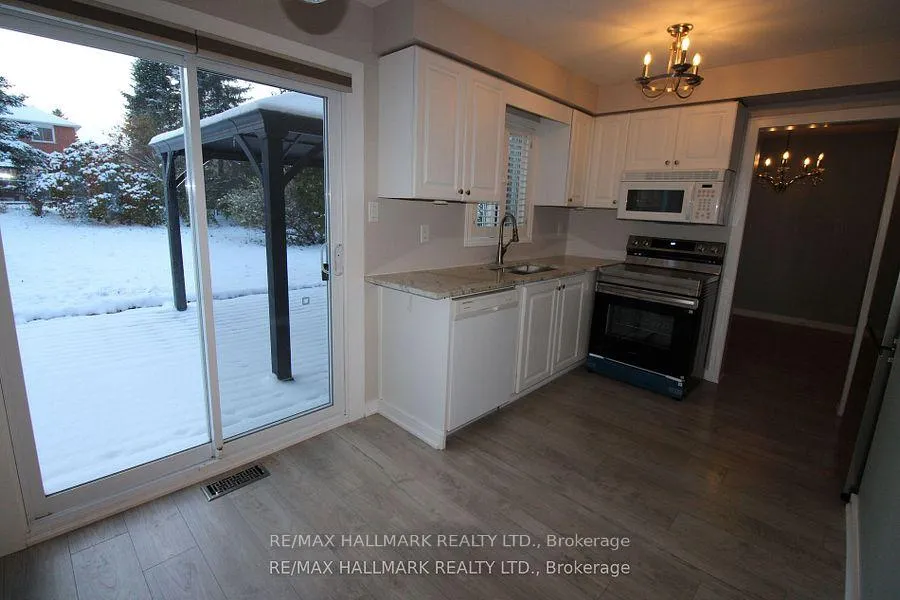 Photo 13 of 20 Brown Street, Barrie, Ardagh — HOMEH