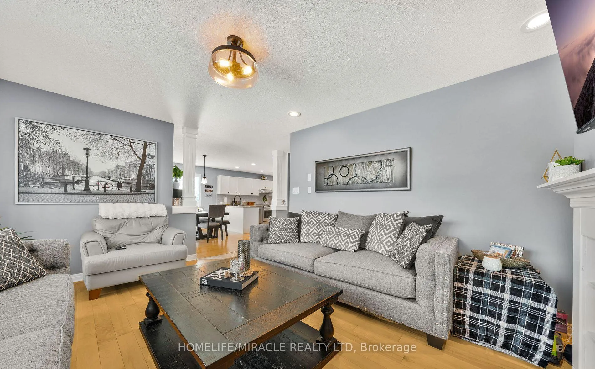 Photo 3 of 22 Devonleigh Drive, Amaranth, Rural Amaranth — HOMEH