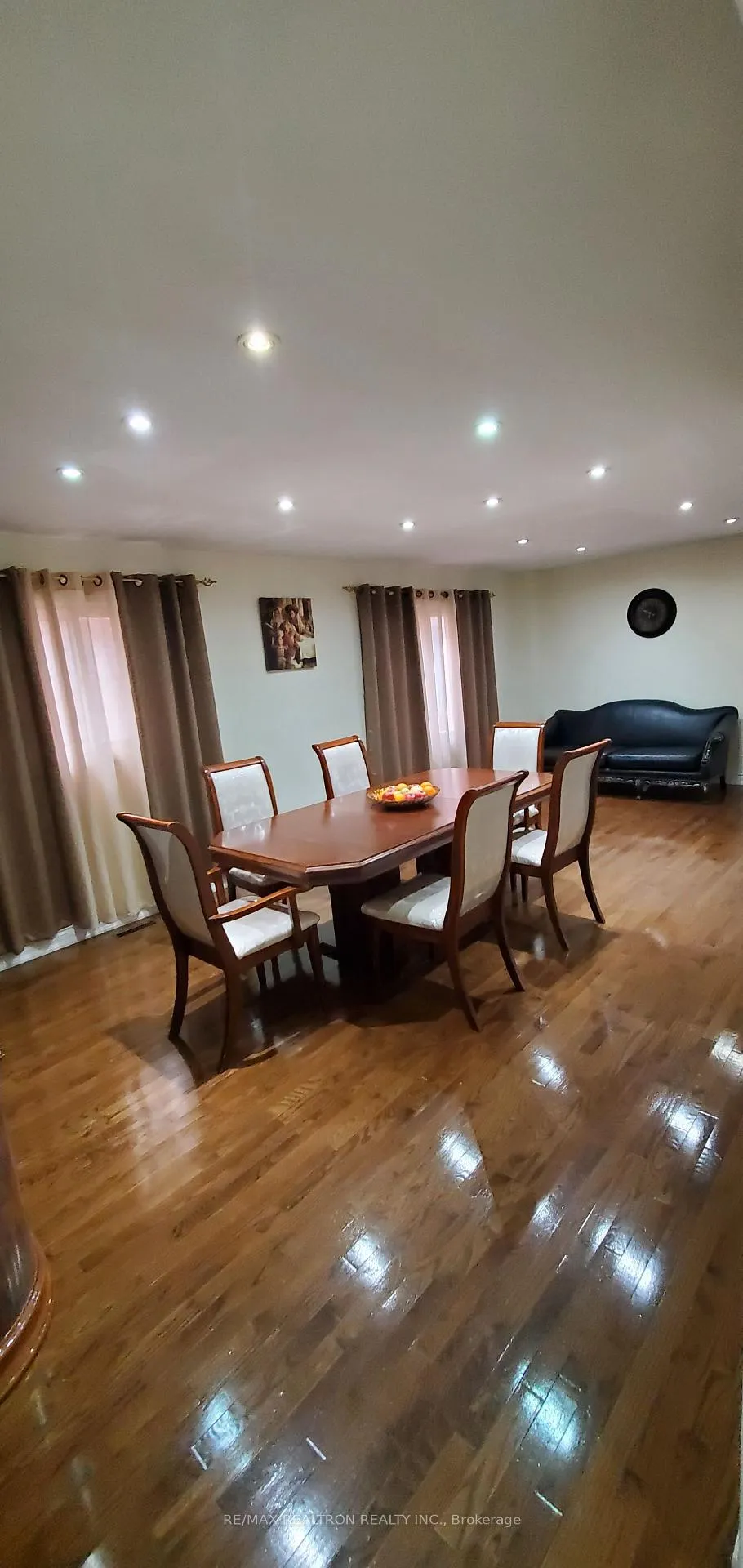 Photo 3 of 127 Gailcrest Circle, Vaughan, Crestwood-Springfarm-Yorkhill — HOMEH