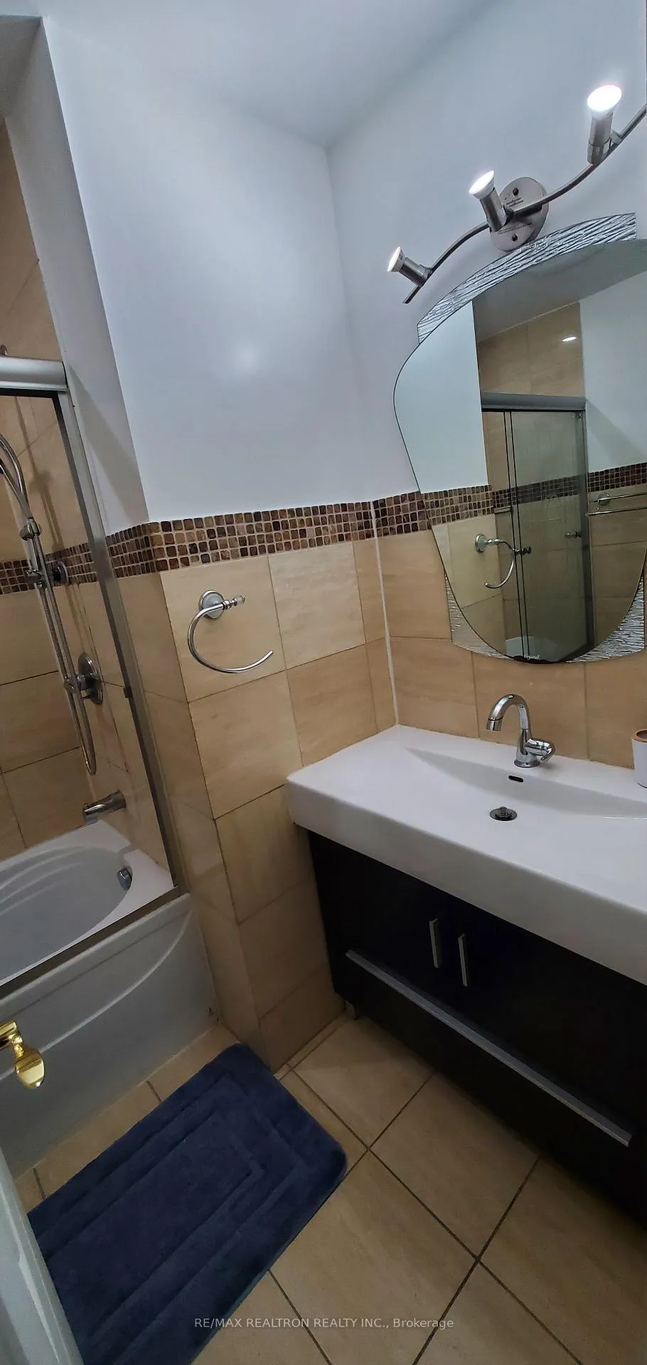 Photo 11 of 127 Gailcrest Circle, Vaughan, Crestwood-Springfarm-Yorkhill — HOMEH
