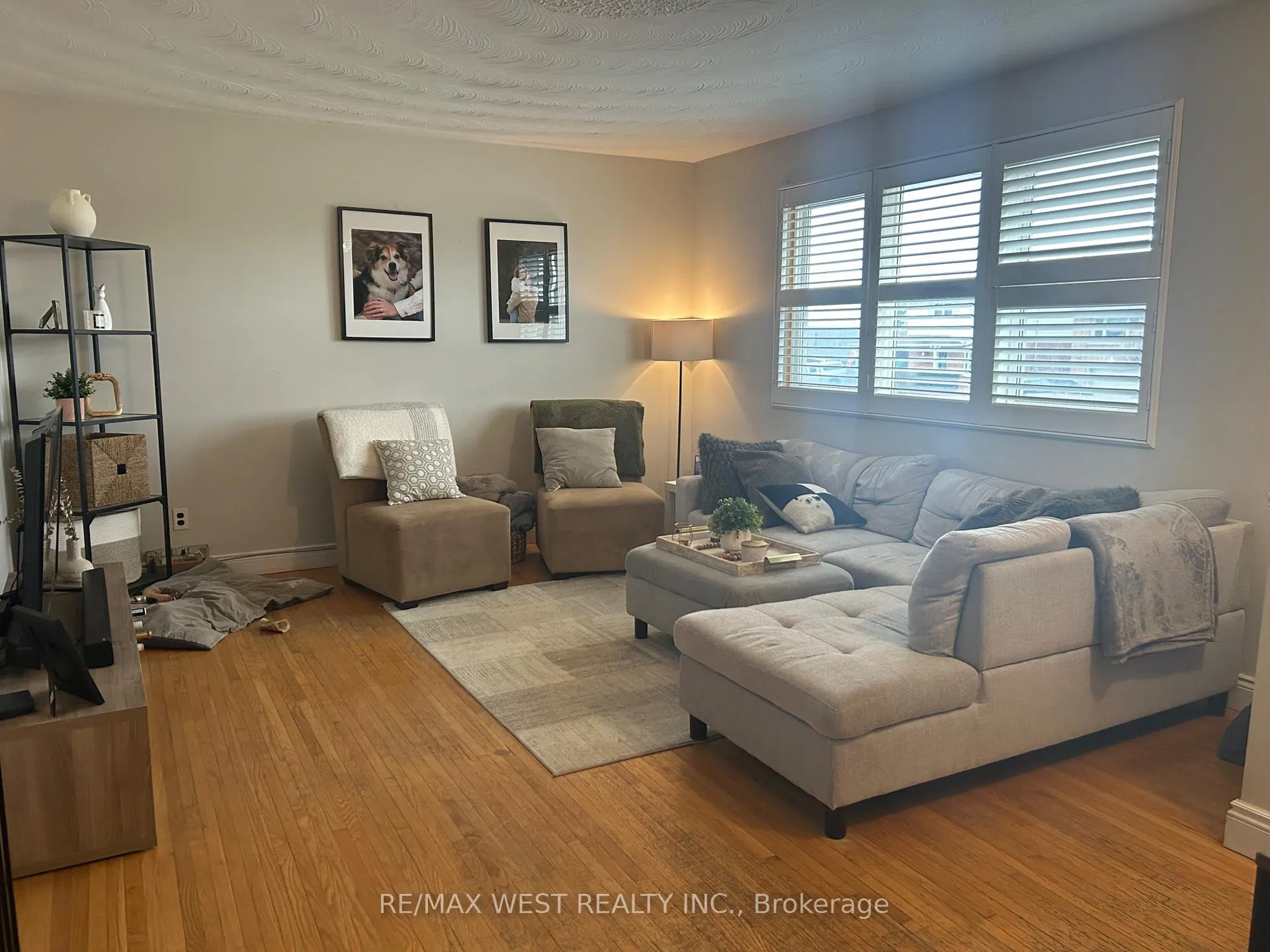 Photo 2 of 39 Keewatin Street S, Oshawa, Donevan — HOMEH
