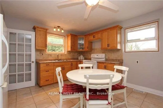 Photo 3 of 39 Keewatin Street S, Oshawa, Donevan — HOMEH