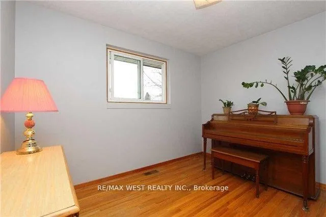 Photo 7 of 39 Keewatin Street S, Oshawa, Donevan — HOMEH