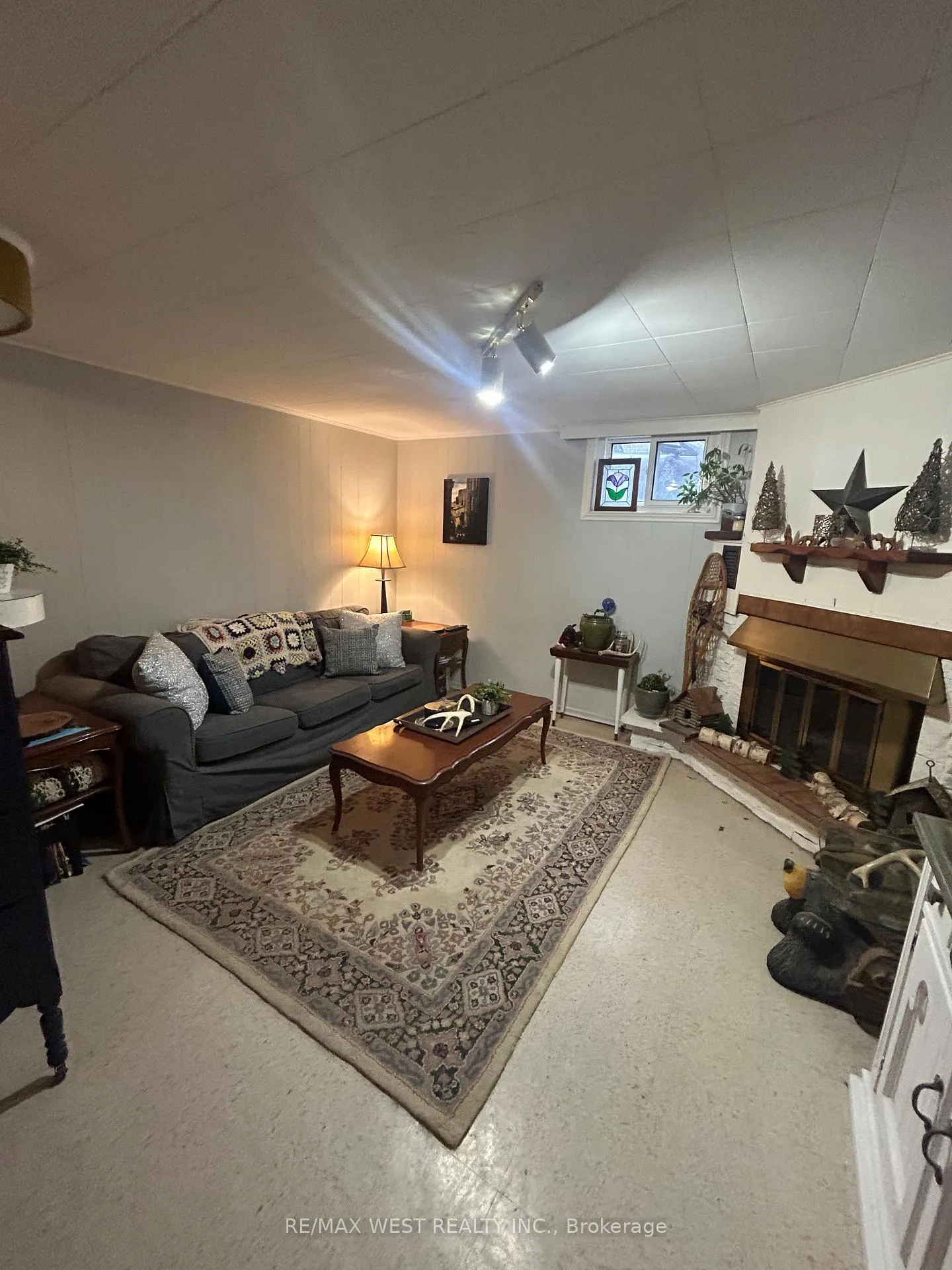 Photo 11 of 39 Keewatin Street S, Oshawa, Donevan — HOMEH