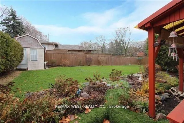 Photo 12 of 39 Keewatin Street S, Oshawa, Donevan — HOMEH
