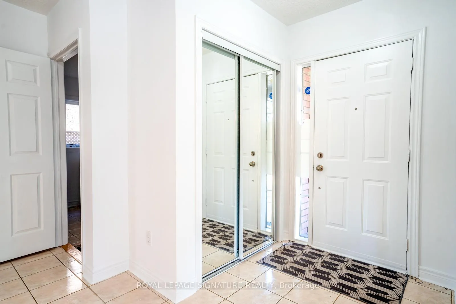 Photo 5 of 57 Song Bird Drive, Markham, Rouge Fairways — HOMEH