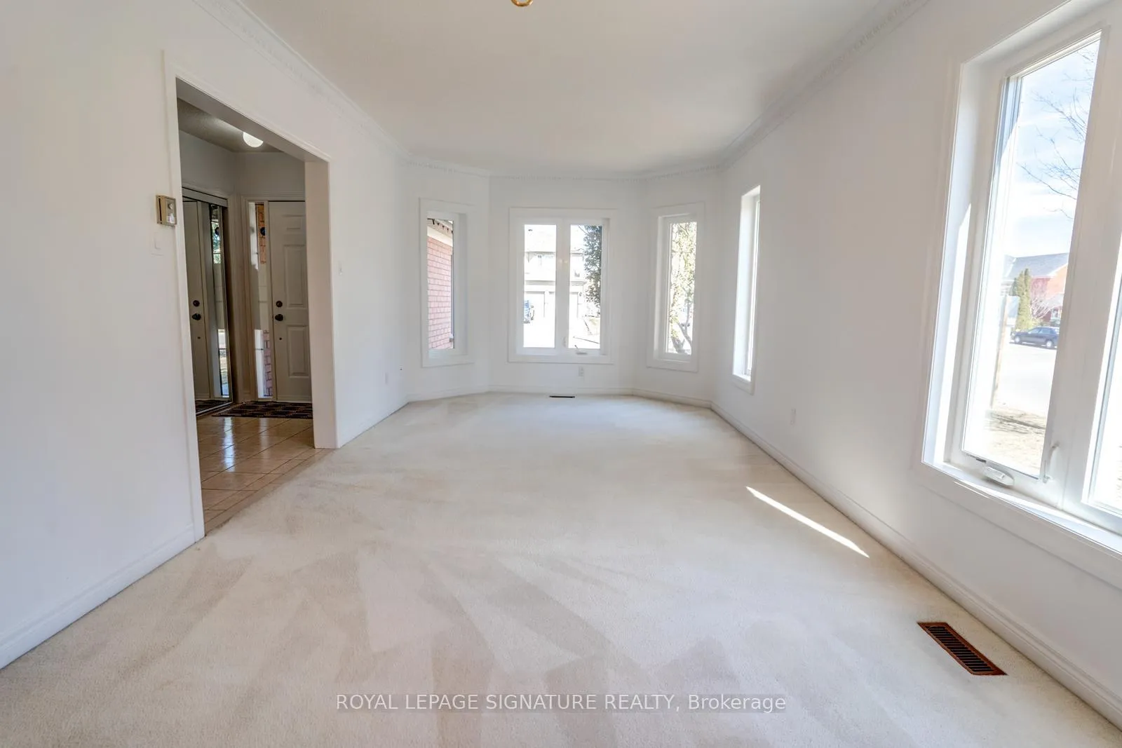 Photo 13 of 57 Song Bird Drive, Markham, Rouge Fairways — HOMEH
